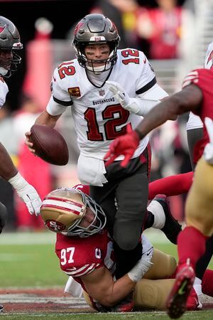 49ers spoil Brady's Bay Area return with 35-7 win vs. Bucs