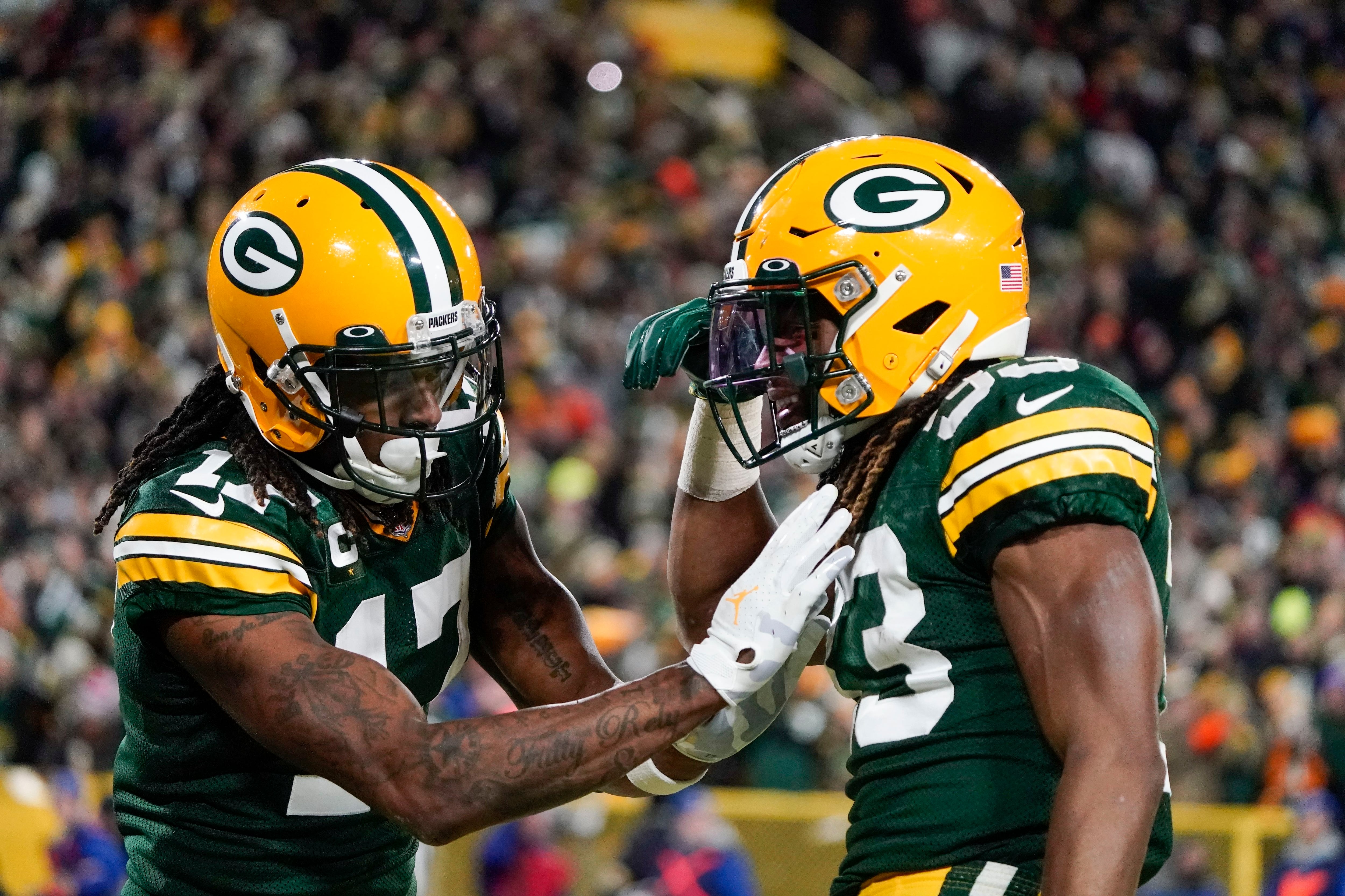 Rodgers Throws 2 TDs, Runs for 1 as Packers Beat Bears 24-14