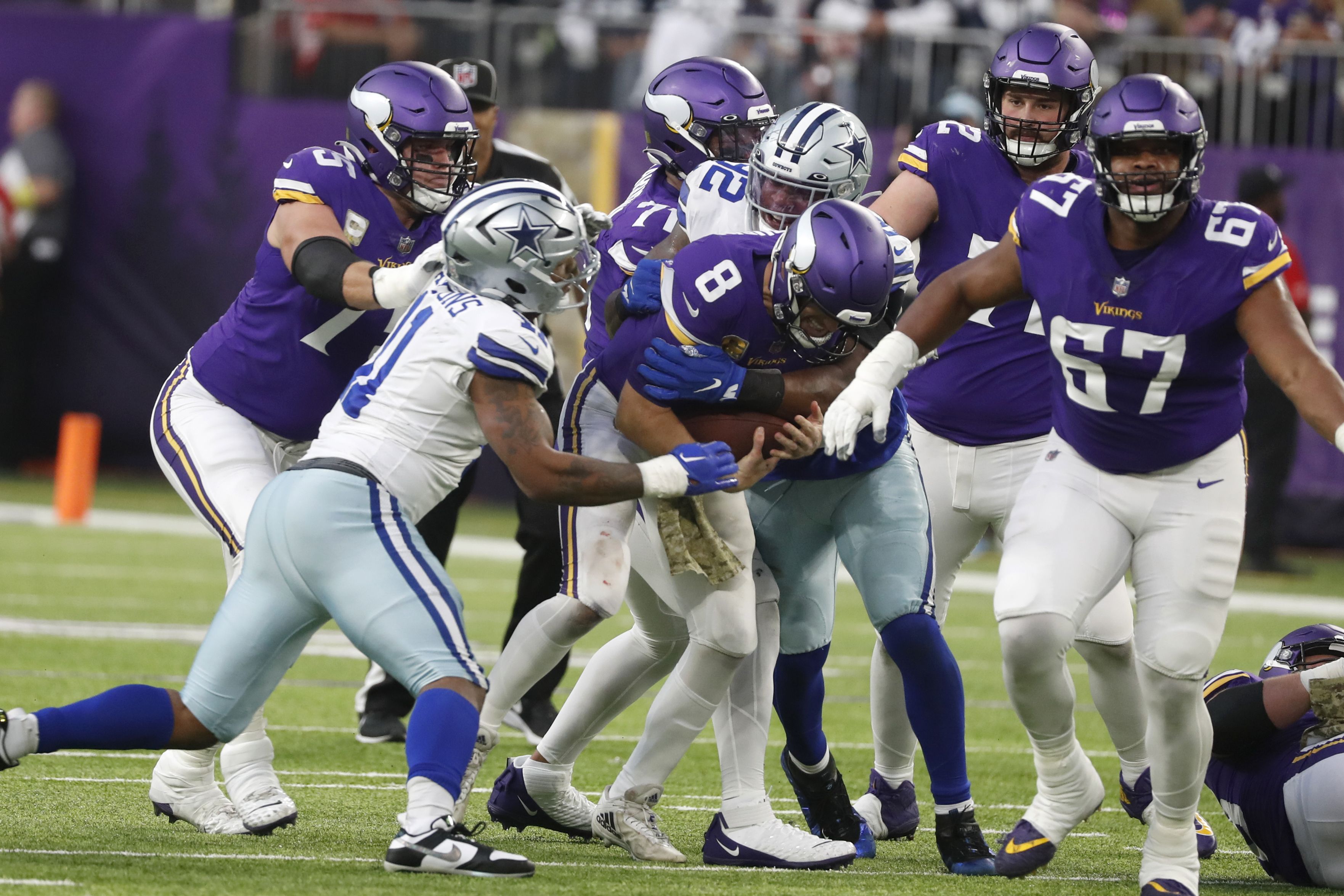 Pollard, Cowboys romp to 40-3 road win over Vikings 