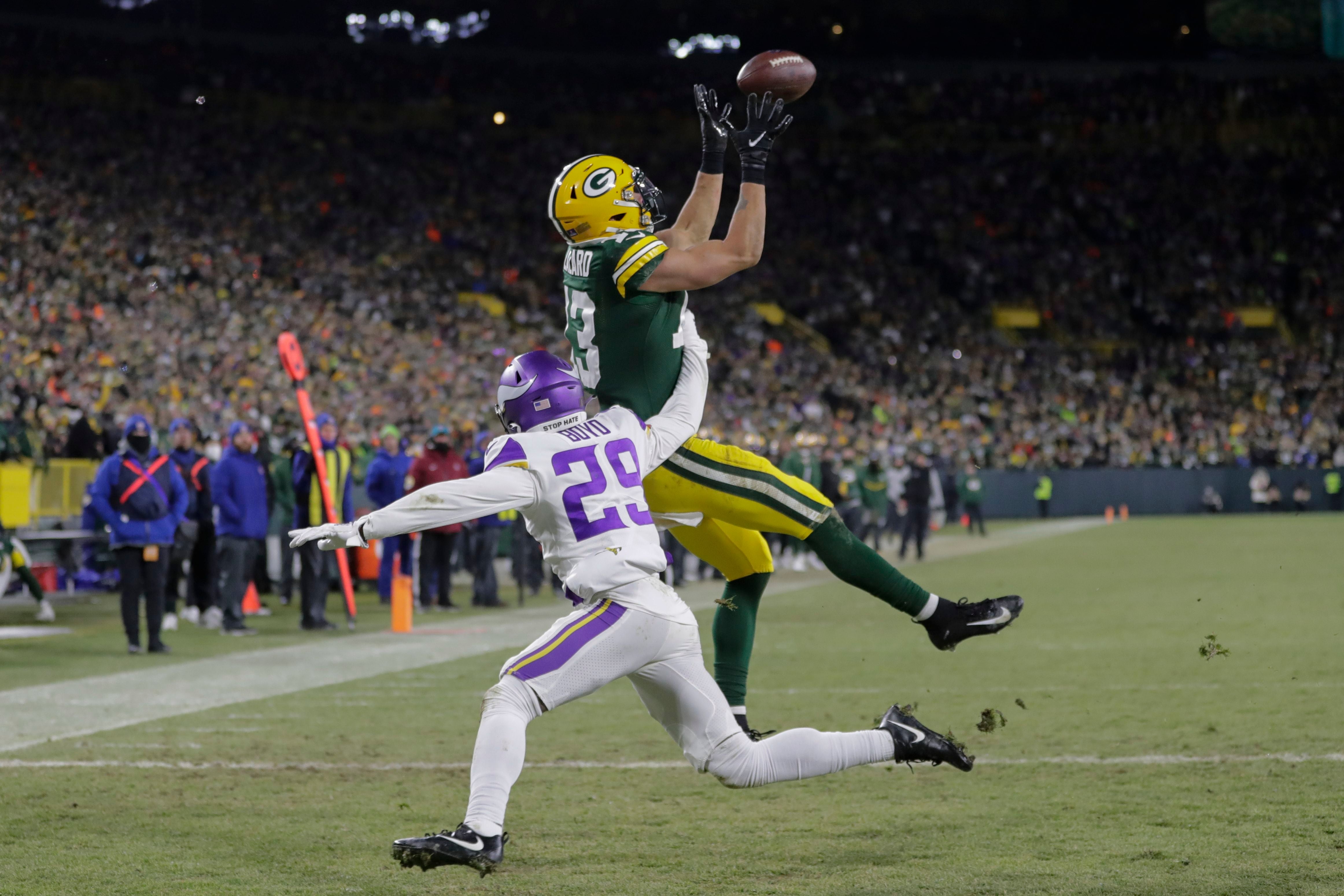 Packers rout Vikings 37-10 in cold to take NFC's No. 1 seed