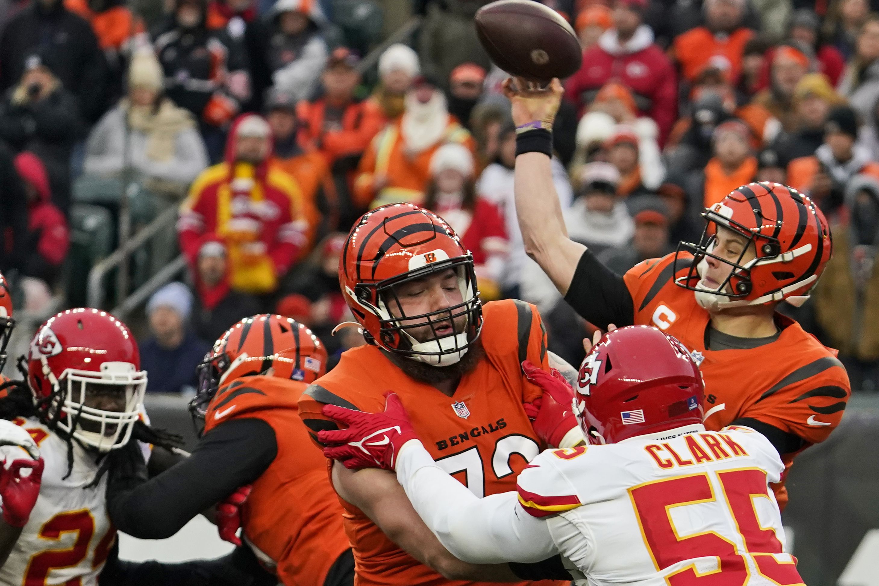 Cincinnati Bengals win the AFC North with a 34-31 win over the Kansas City  Chiefs