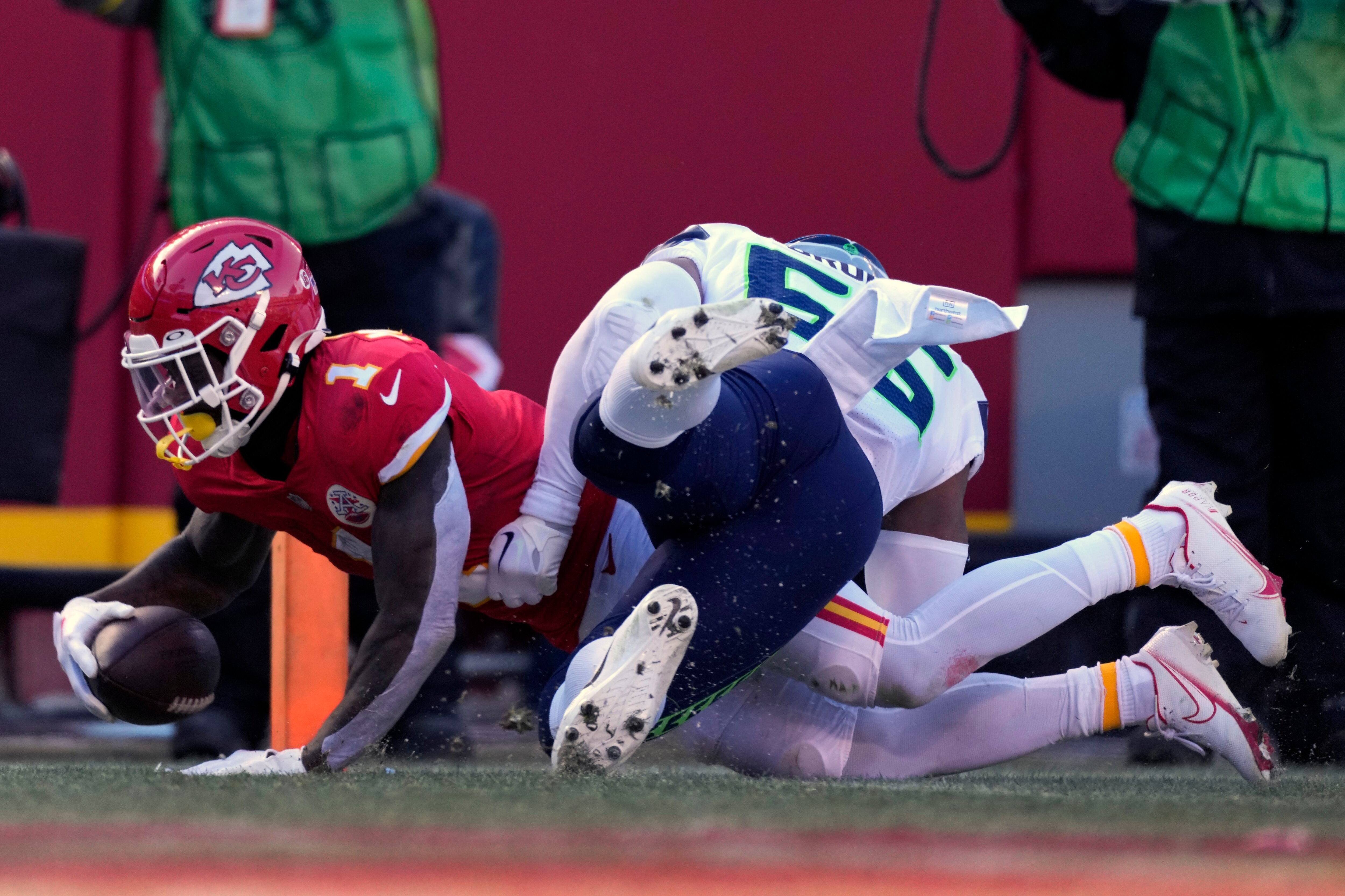 Chiefs dump Seahawks, stay tied for AFC's best record