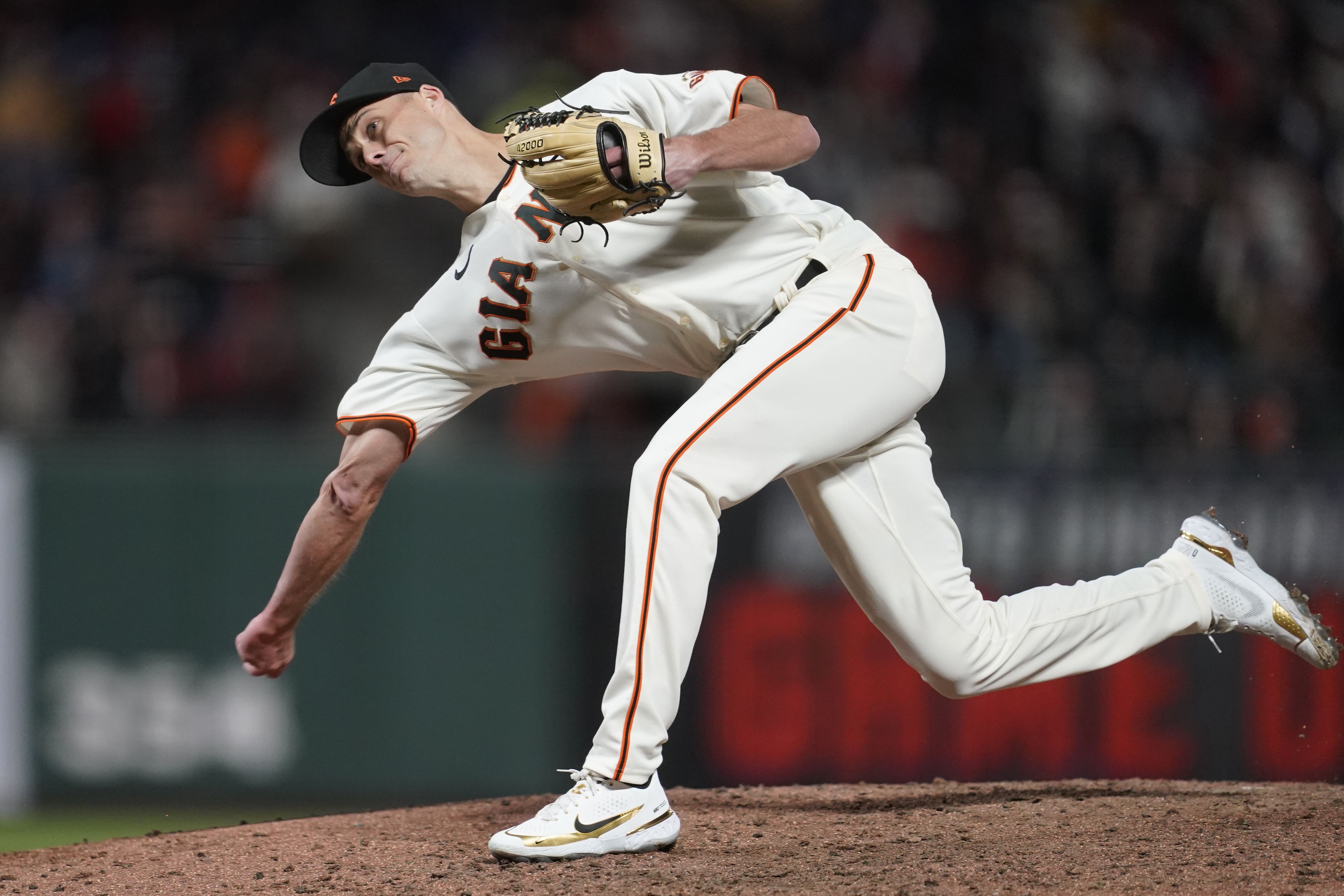 Twin win: Rogers gets save, brother loss as Padres top Giants 4-2