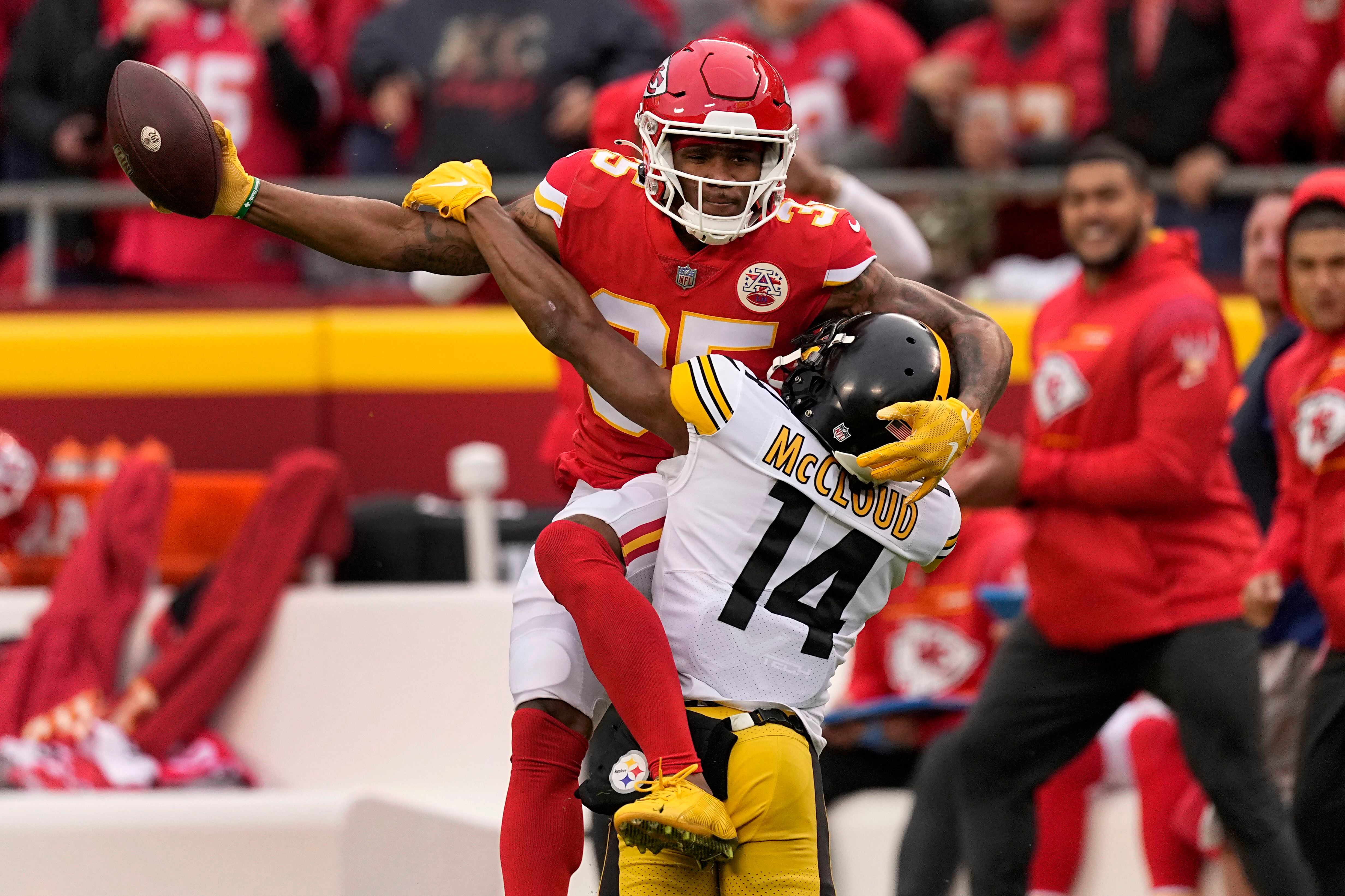 Chiefs' defense dominates Tennessee, Derrick Henry after halftime