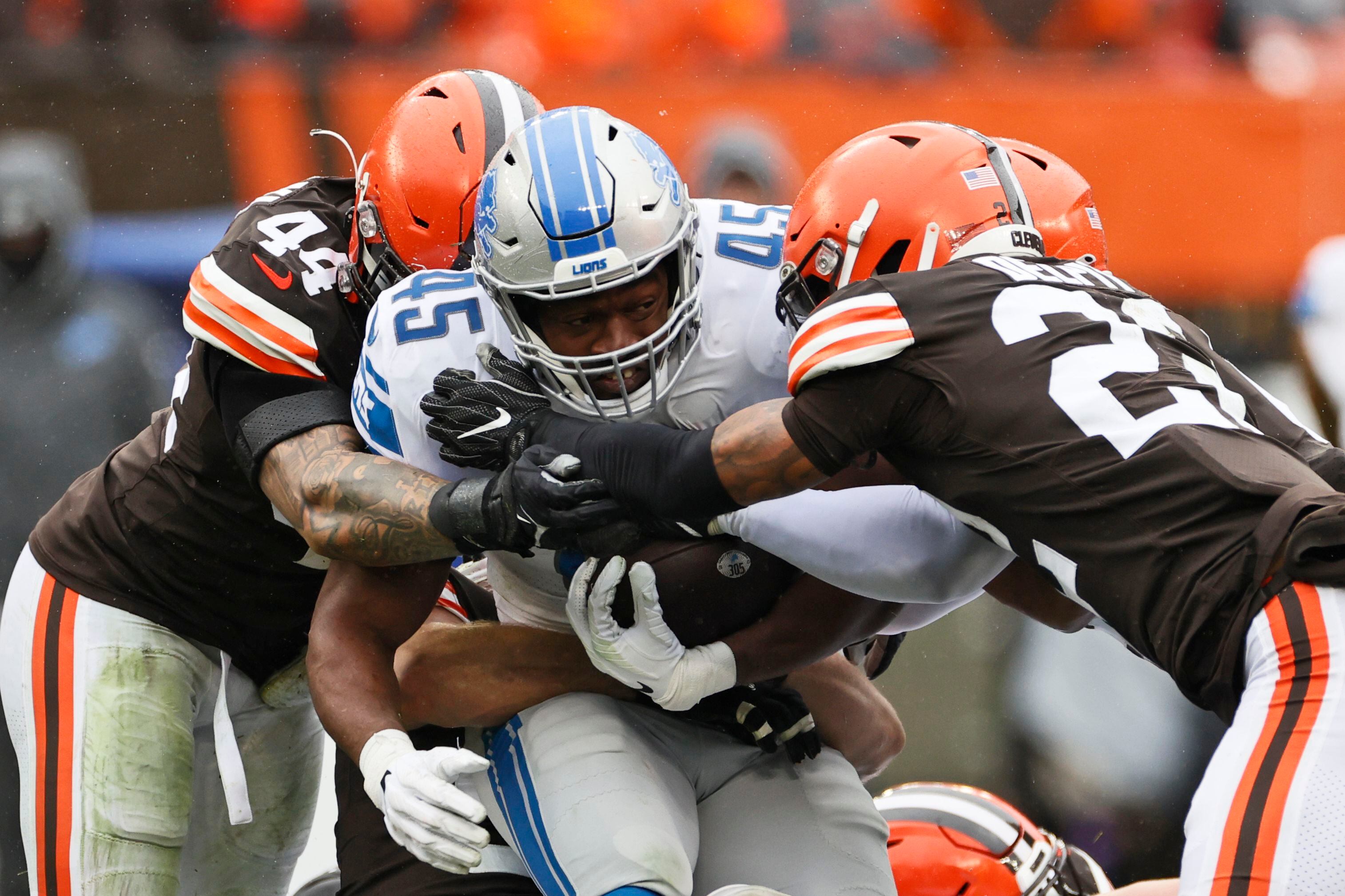 Chubb runs for 130, Browns hold off winless Lions 13-10