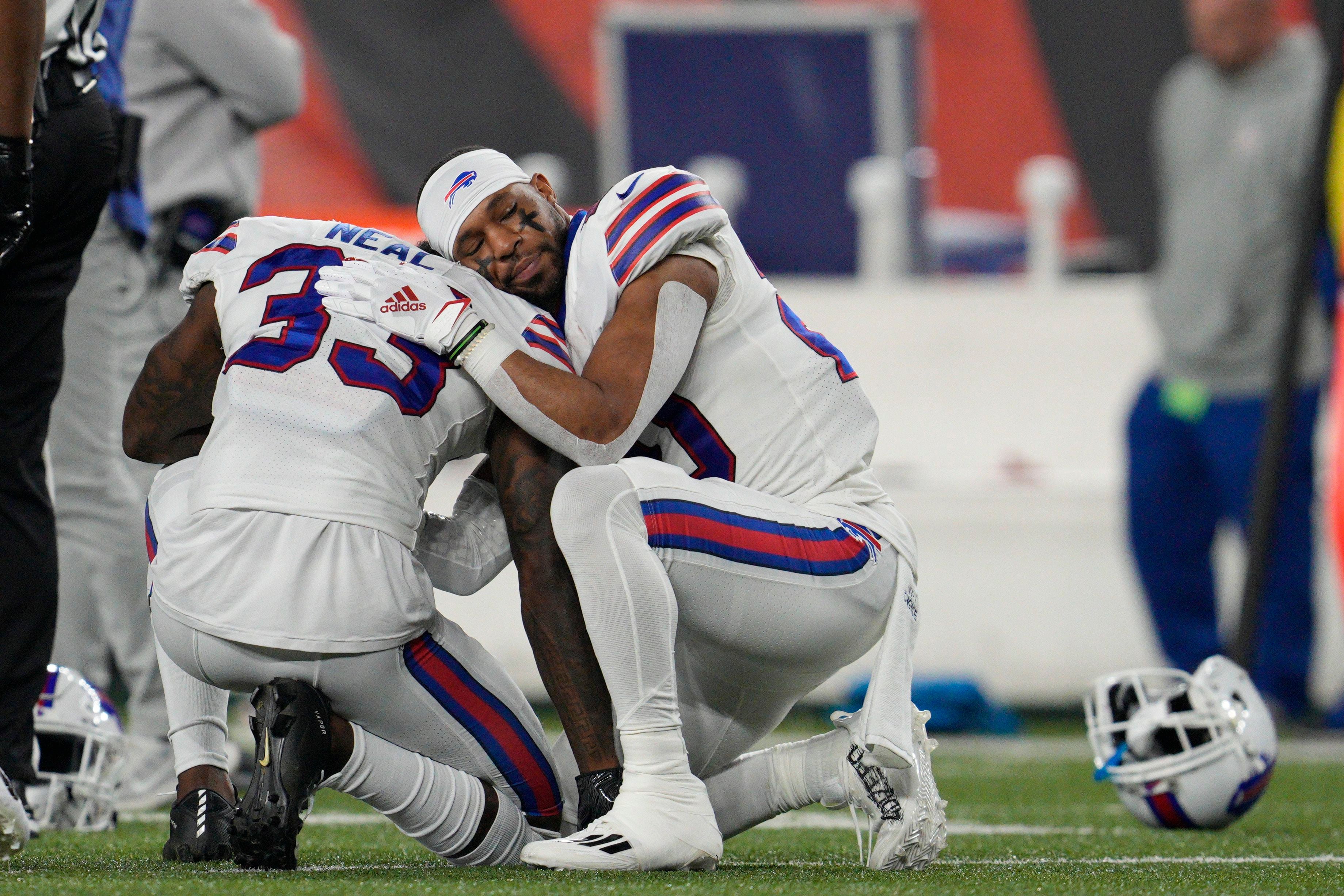 Buffalo Bills safety Damar Hamlin exits game via ambulance after scary  collapse, requires CPR - On3