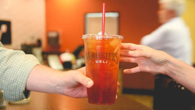 McAlister’s Deli offering free sweet tea to guests this Thursday