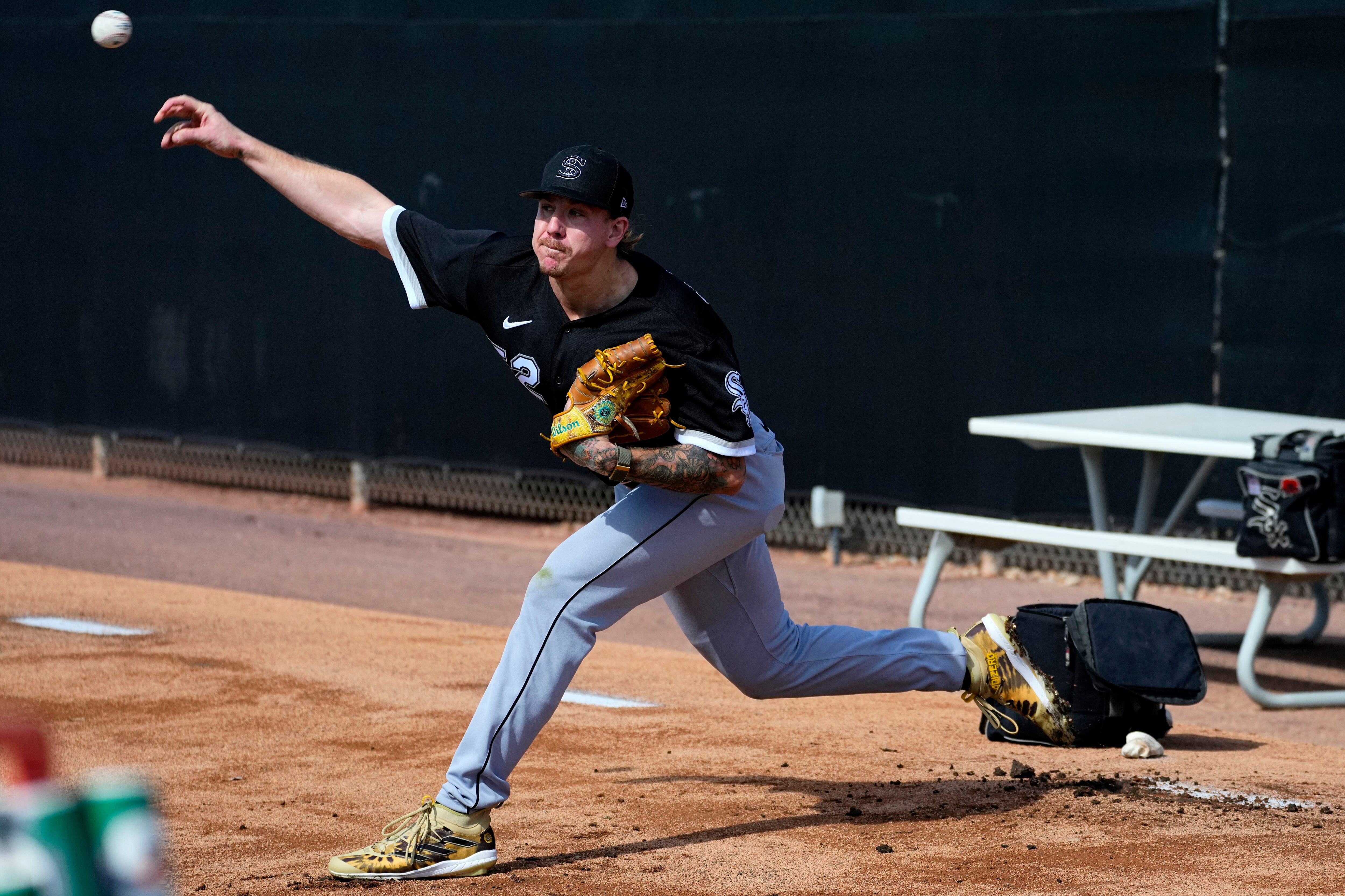 White Sox release statement on Mike Clevinger, who is under