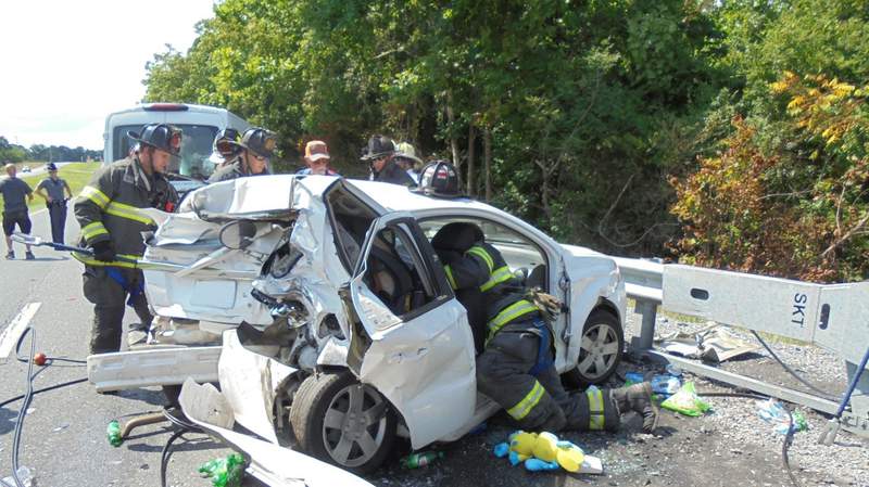 2 hospitalized with non-life threatening injuries after Bedford County crash