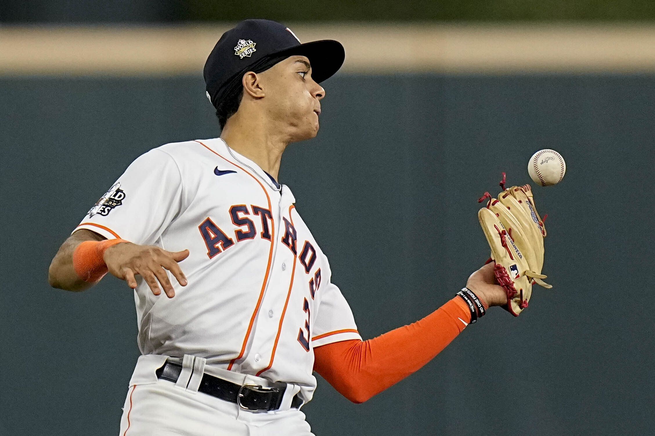 Jose Trevino, DJ LeMahieu win 2022 Gold Glove Awards for Yankees