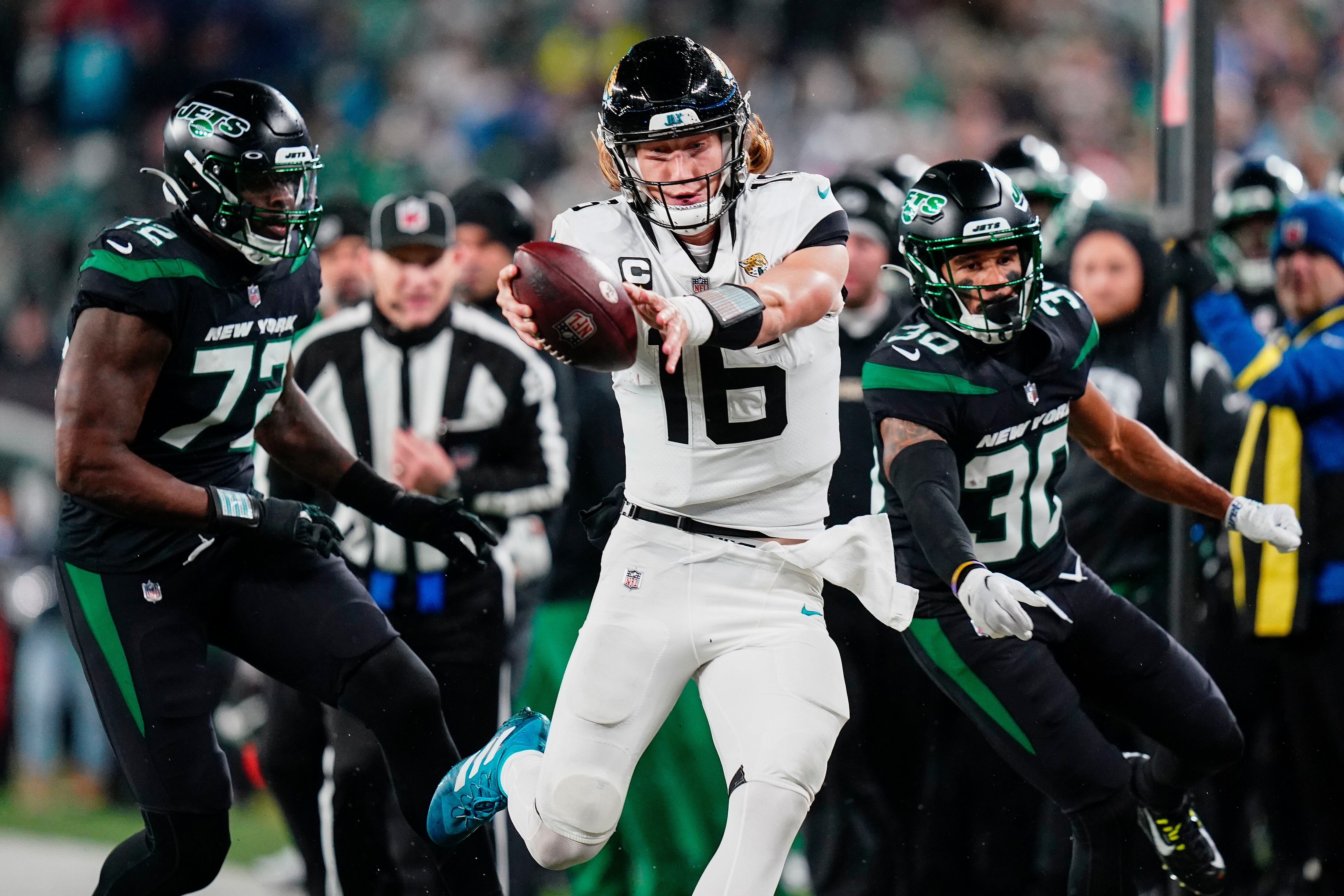 Trevor Lawrence, Jaguars continue playoff push, outclass Jets 19-3