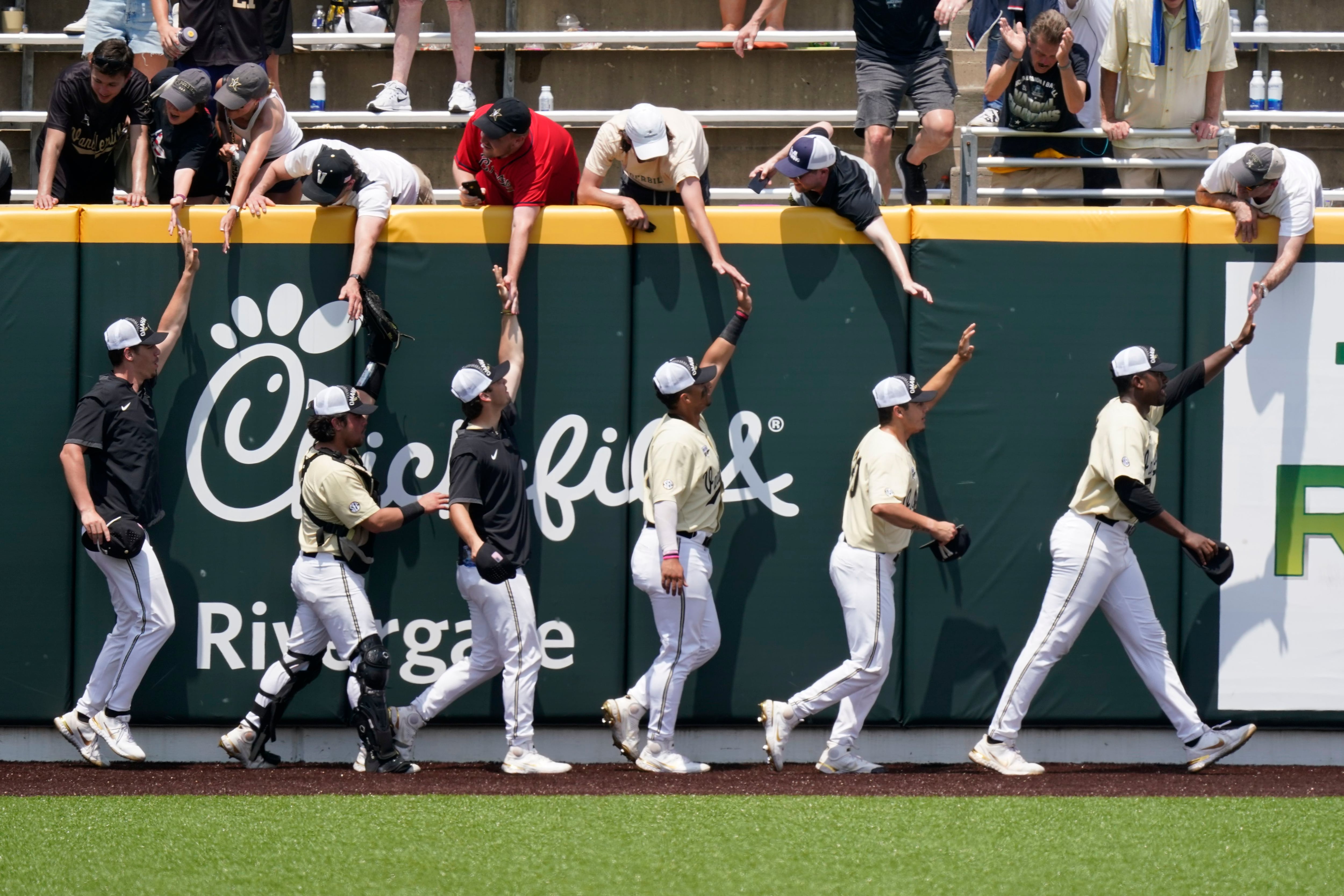 Jack Leiter strikes out 8 in Vanderbilt's Game 1 CWS finals win