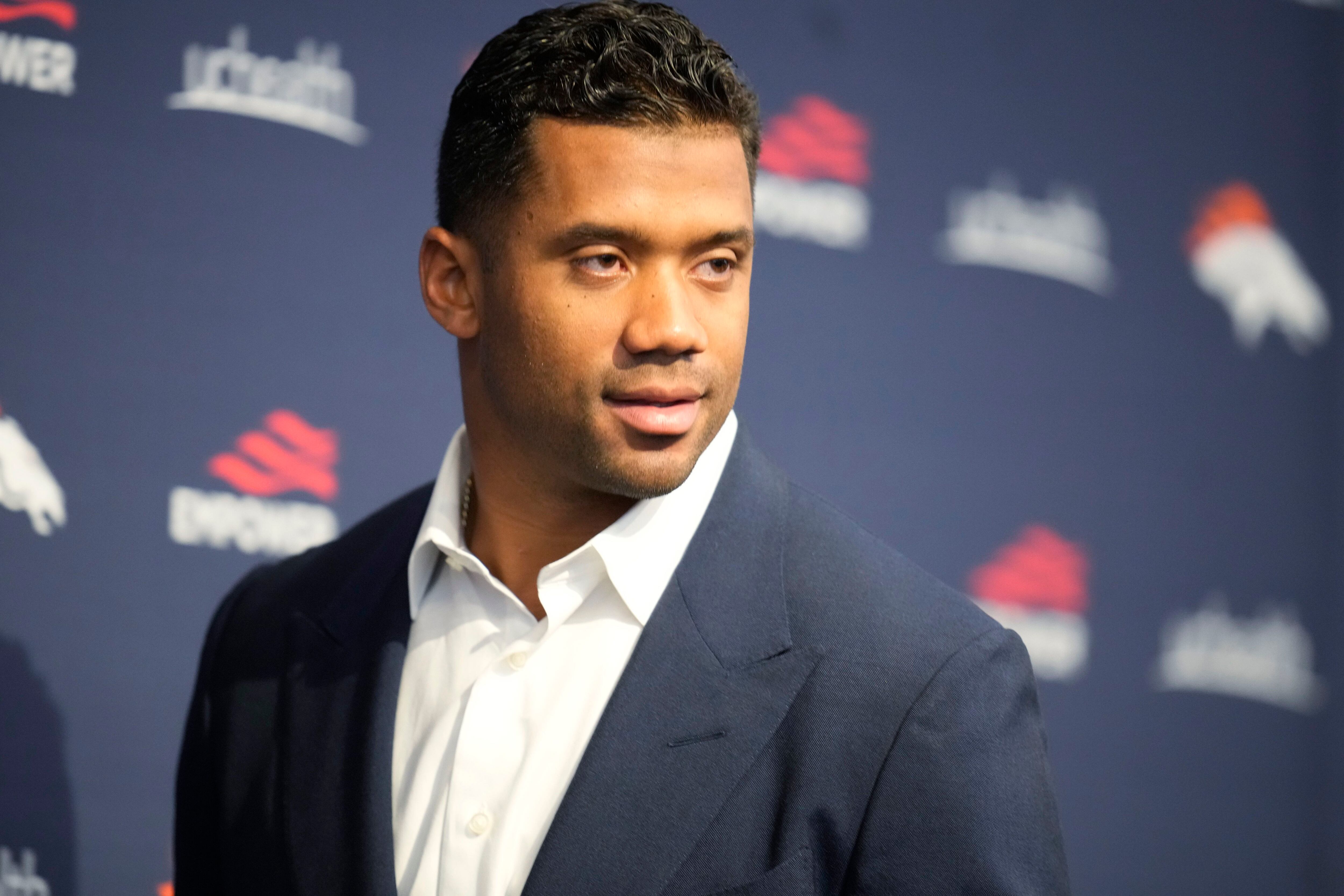 Russell Wilson gets five-year, $245M extension from Broncos