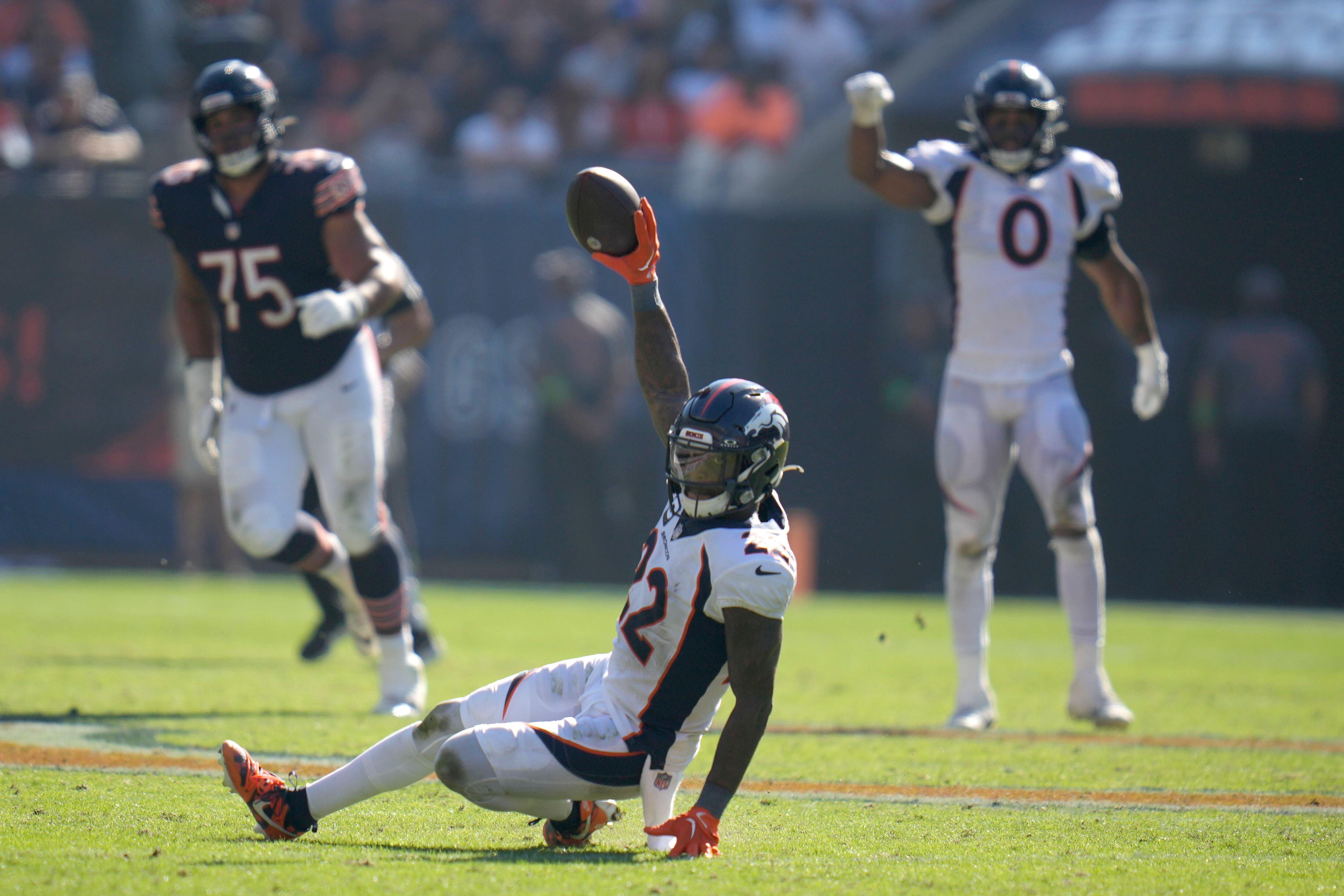 Fields throws TDs to Moore and Herbert as the Bears beat the