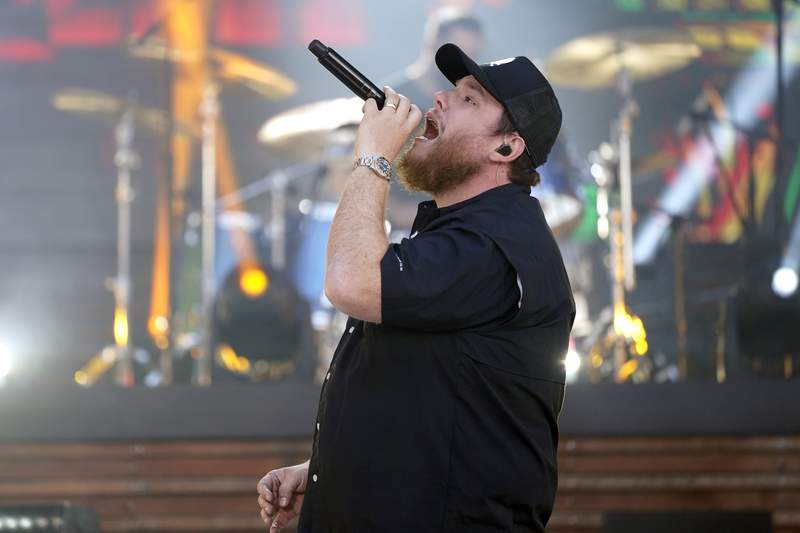 Country singer Luke Combs pays for funerals of 3 who died after show