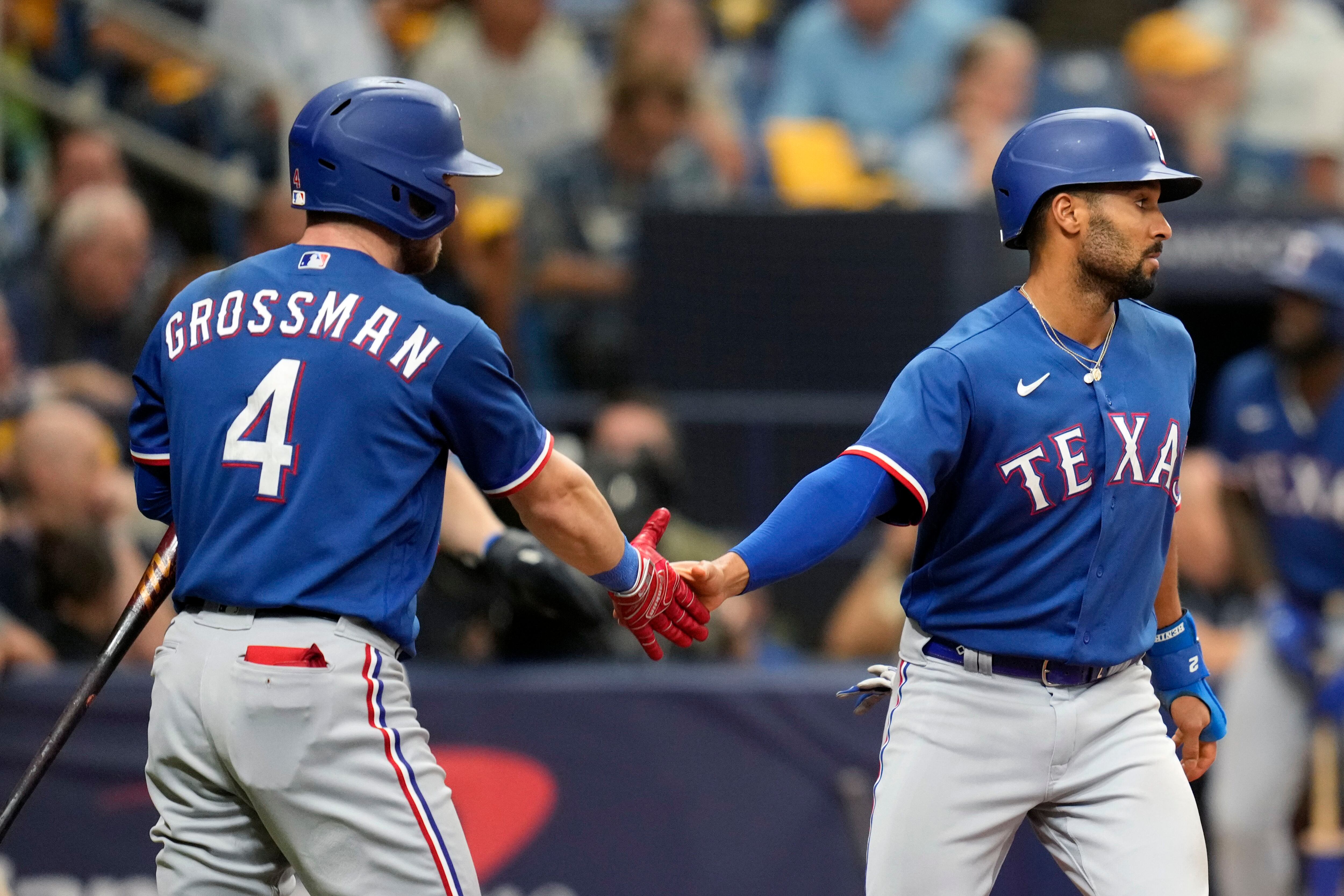 Arozarena's mom throws first pitch, watches son in MLB for 1st time at Rays-Rangers  Game 1