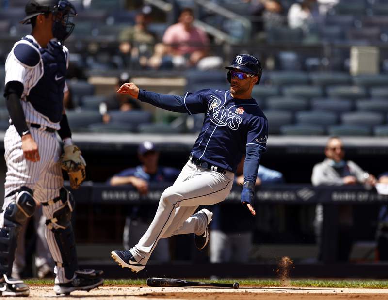 Zunino goes deep, Rays sweep Yanks for 1st in AL East