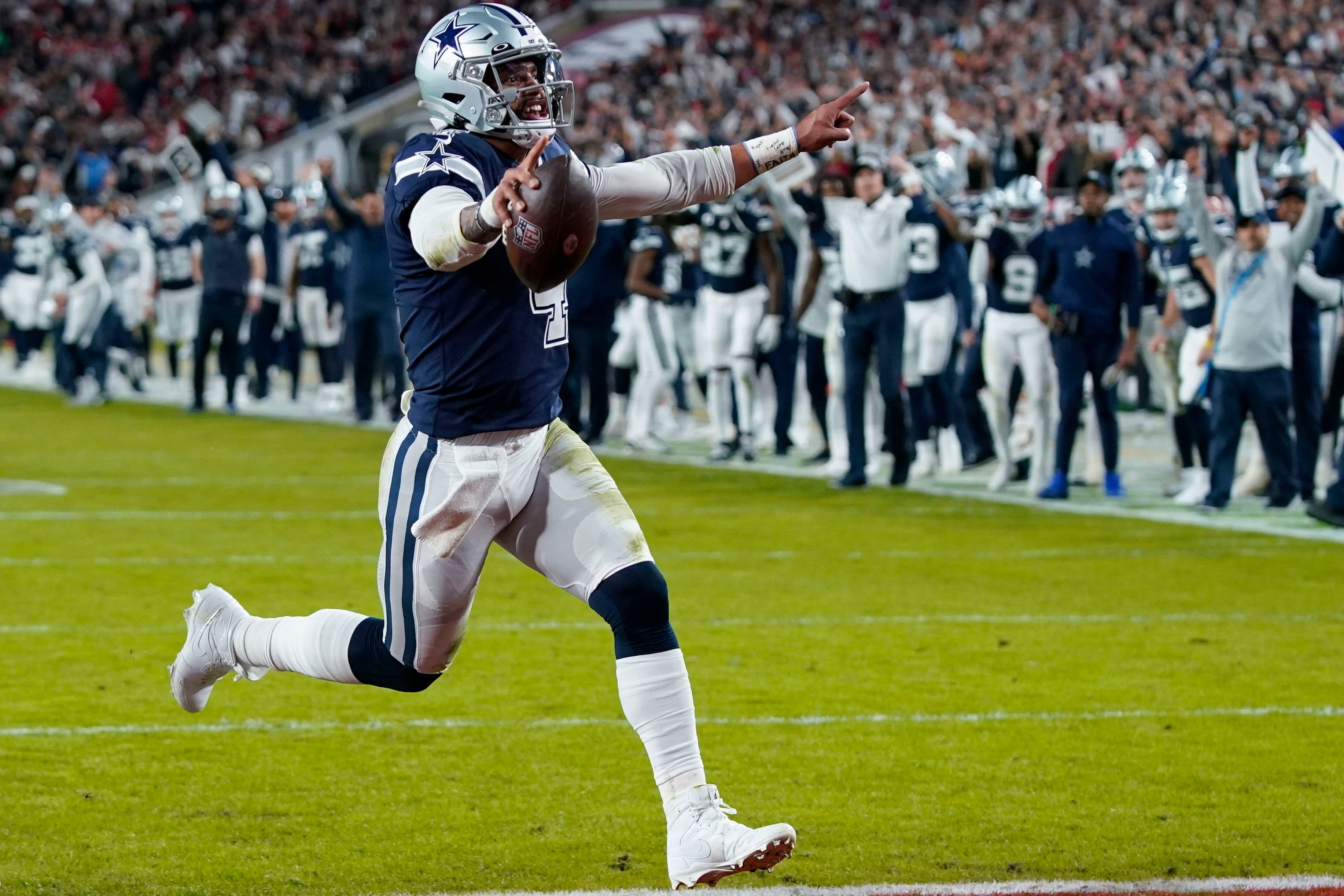 Dak Prescott injury: Cowboys QB suffers knee injury in Week 17