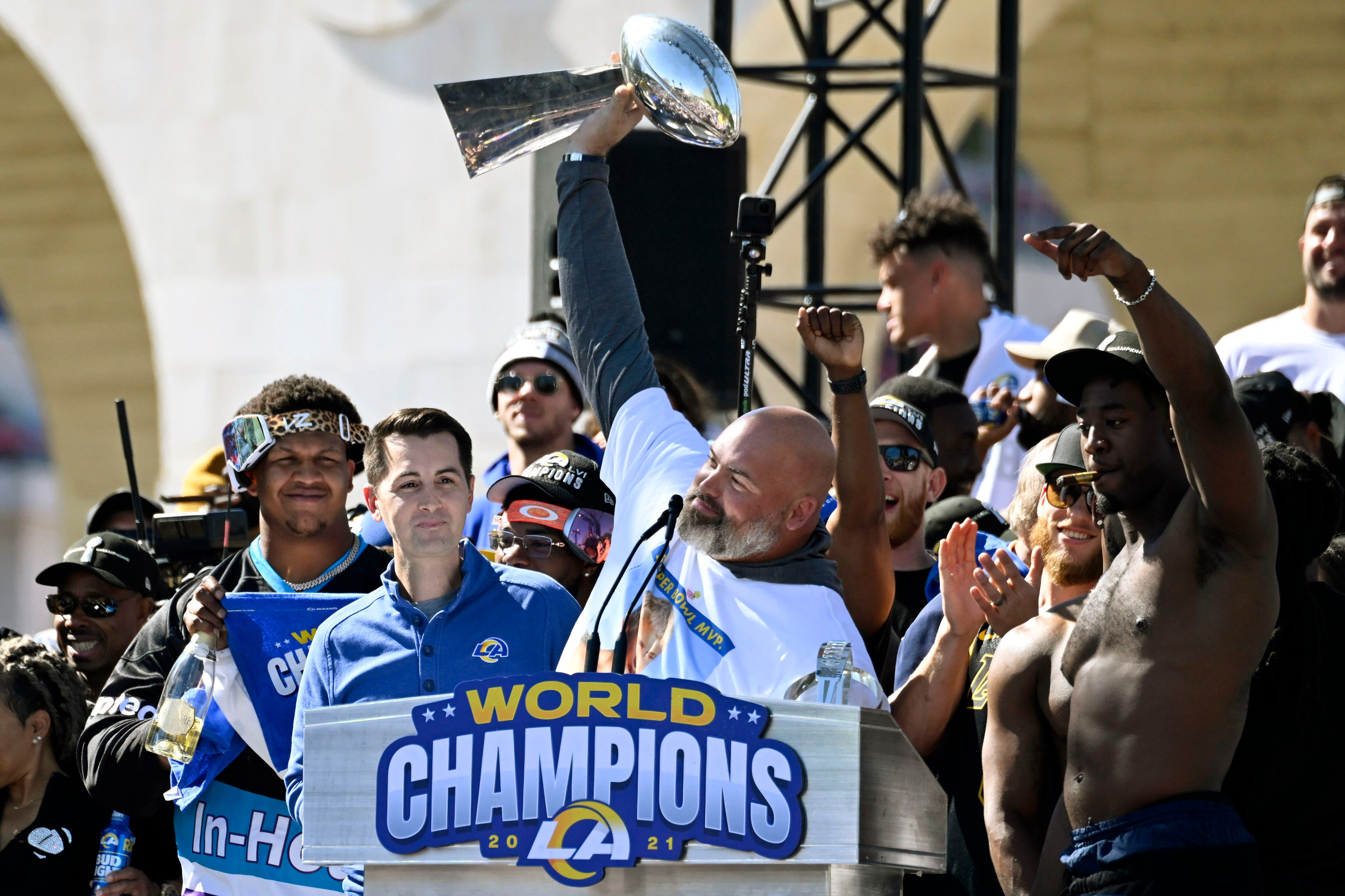 Cooper Kupp shows up in Kobe Bryant Lakers jersey to Super Bowl