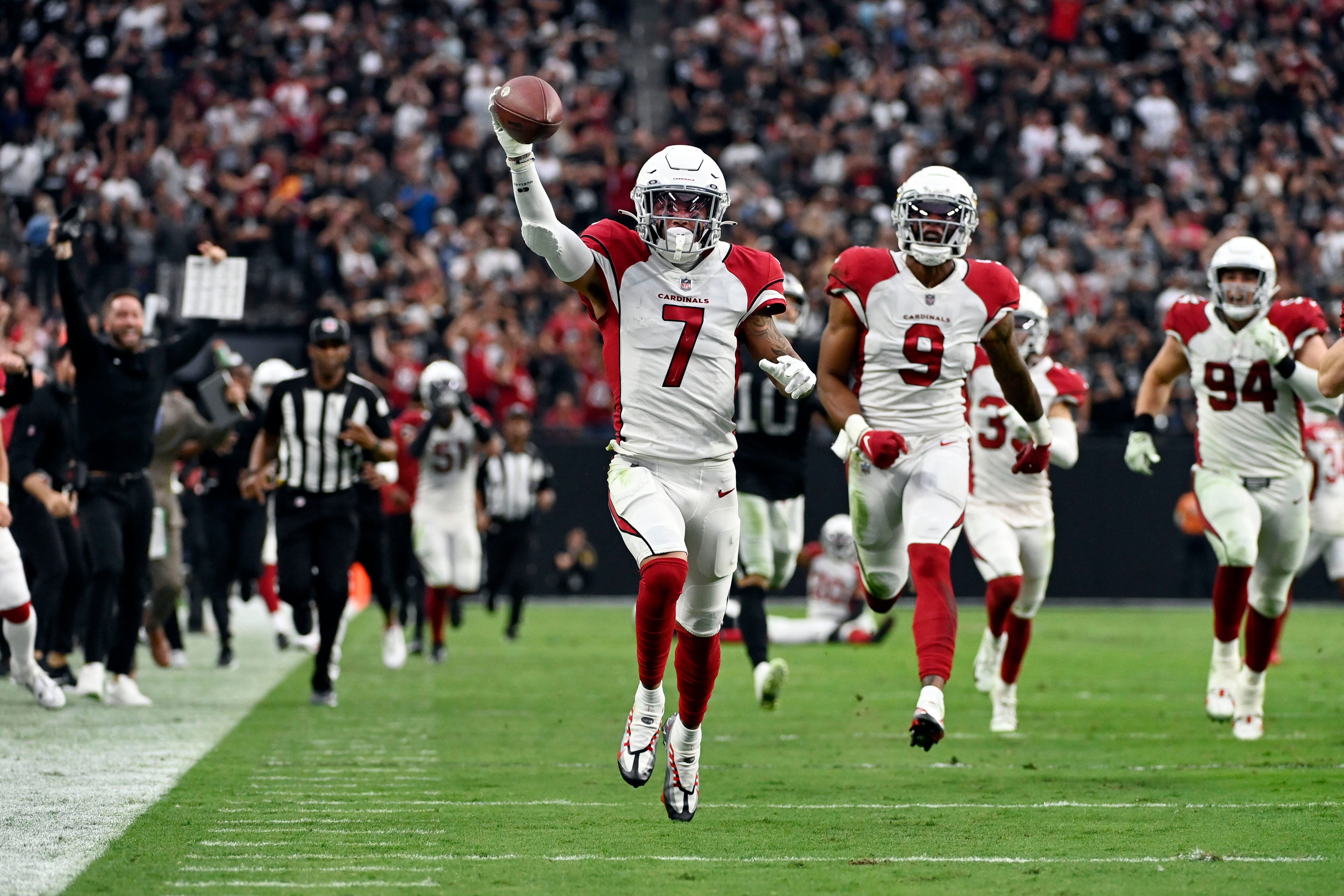 Cardinals' Kyler Murray pulls off incredible scramble for 2-point