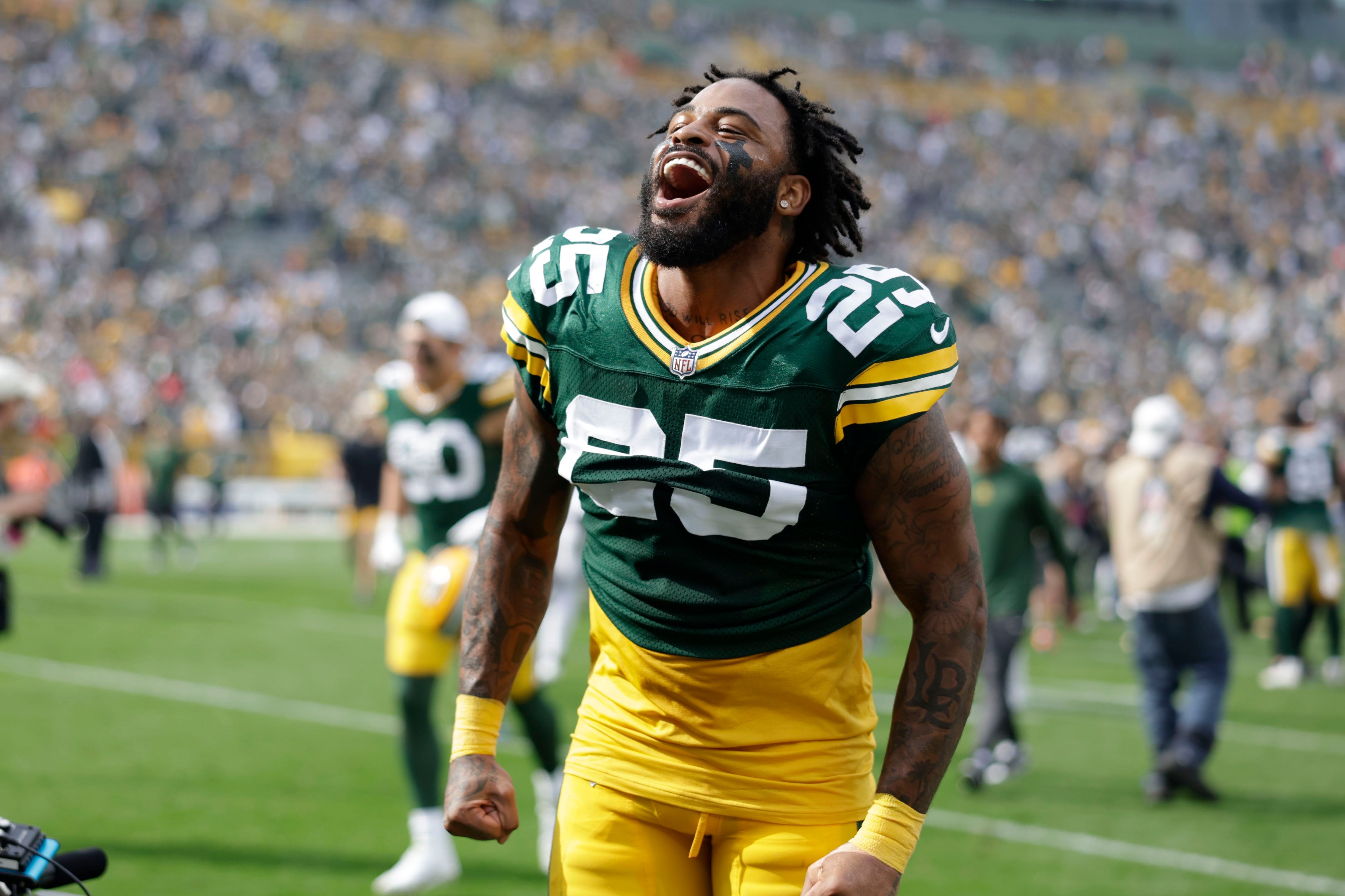 Jones helps Packers run away for 31-12 win over Dolphins