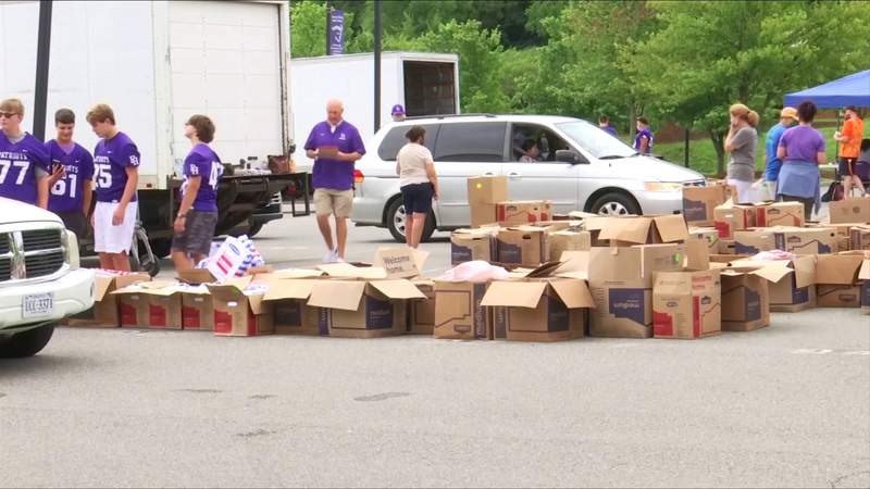 Back to School Extravaganza hands out 3,300 bags of school supplies