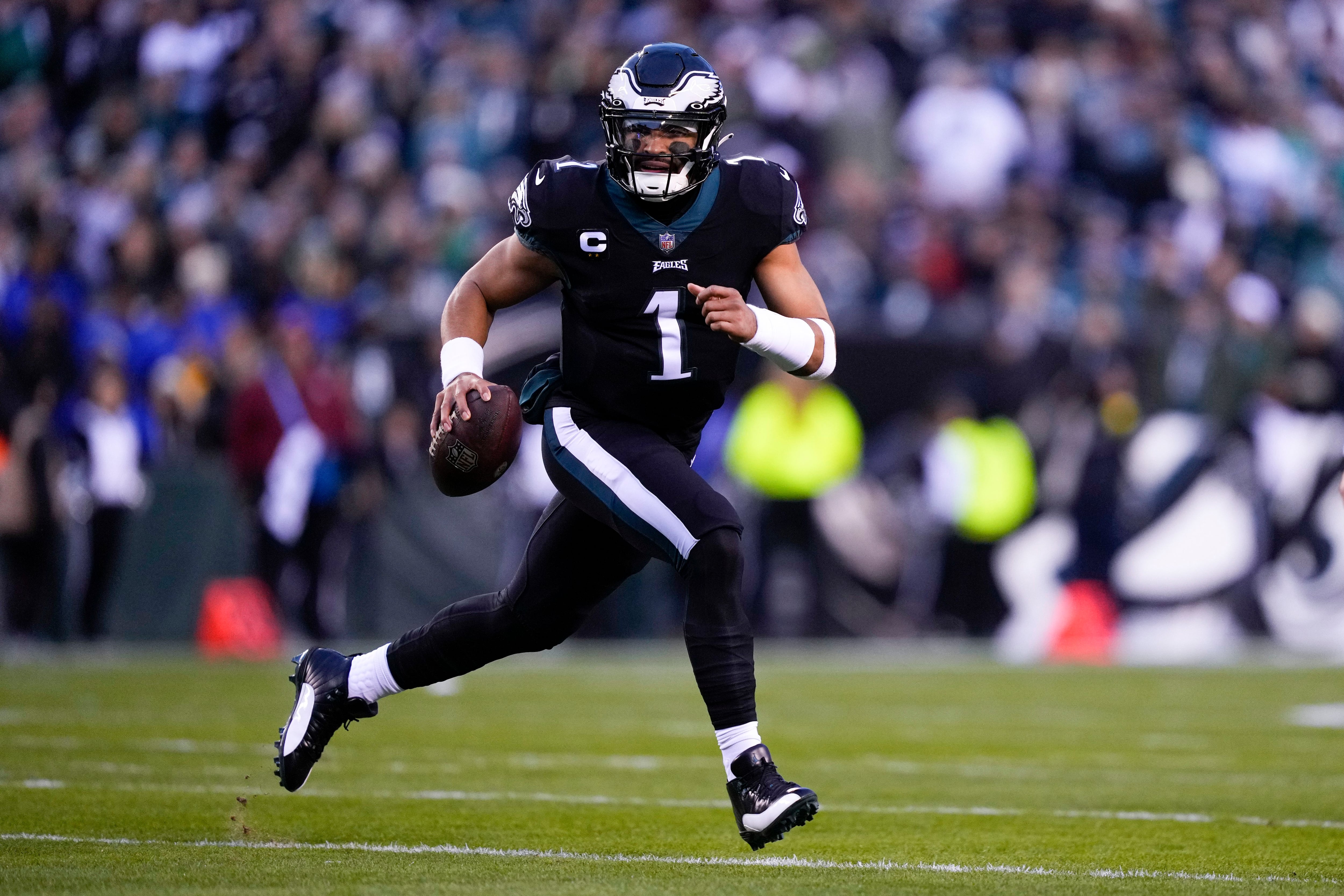 Hurts shows up to Linc wearing Jordan 'I'm back' shirt