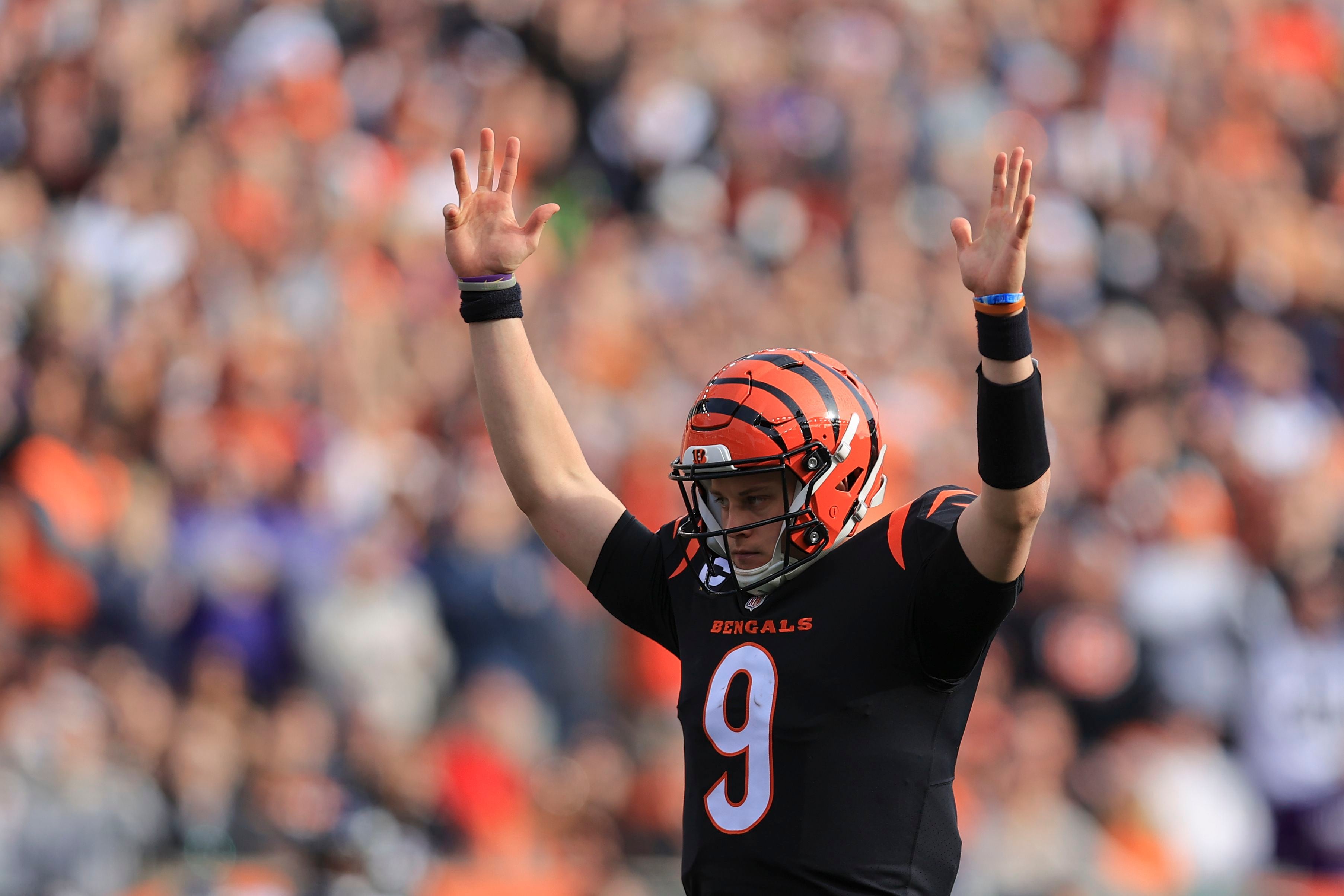 Burrow's 525 yards, 4 TDs power Bengals past Ravens 41-21