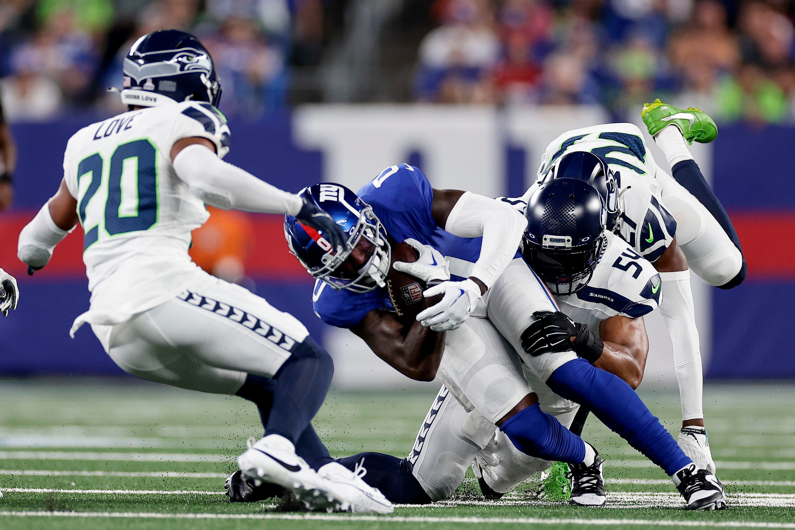 Rookie Devon Witherspoon scores on 97-yard pick six as Seahawks D leads  Seattle over Giants