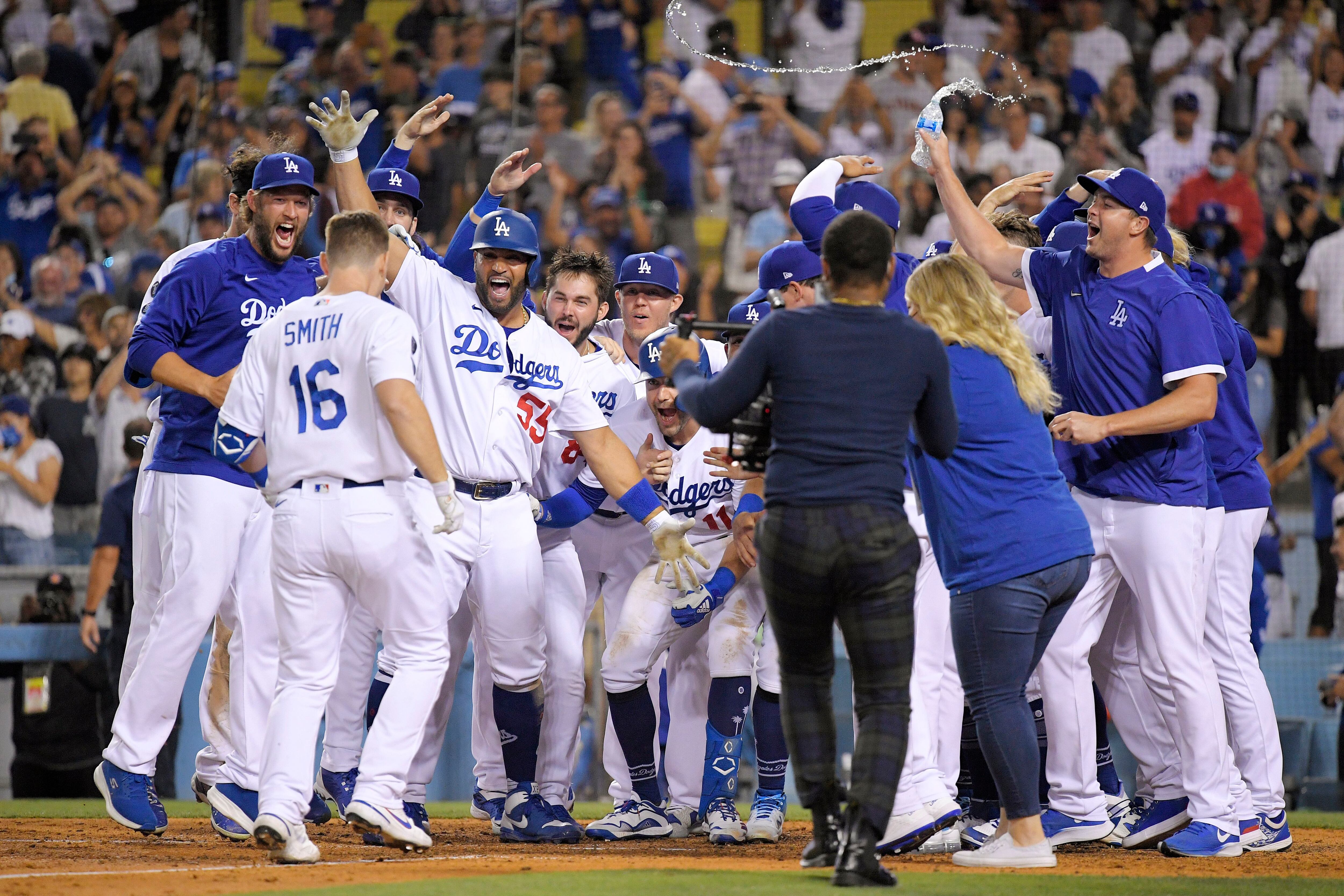 Catch this! Betts saves Dodgers with 3rd web gem in 3 nights