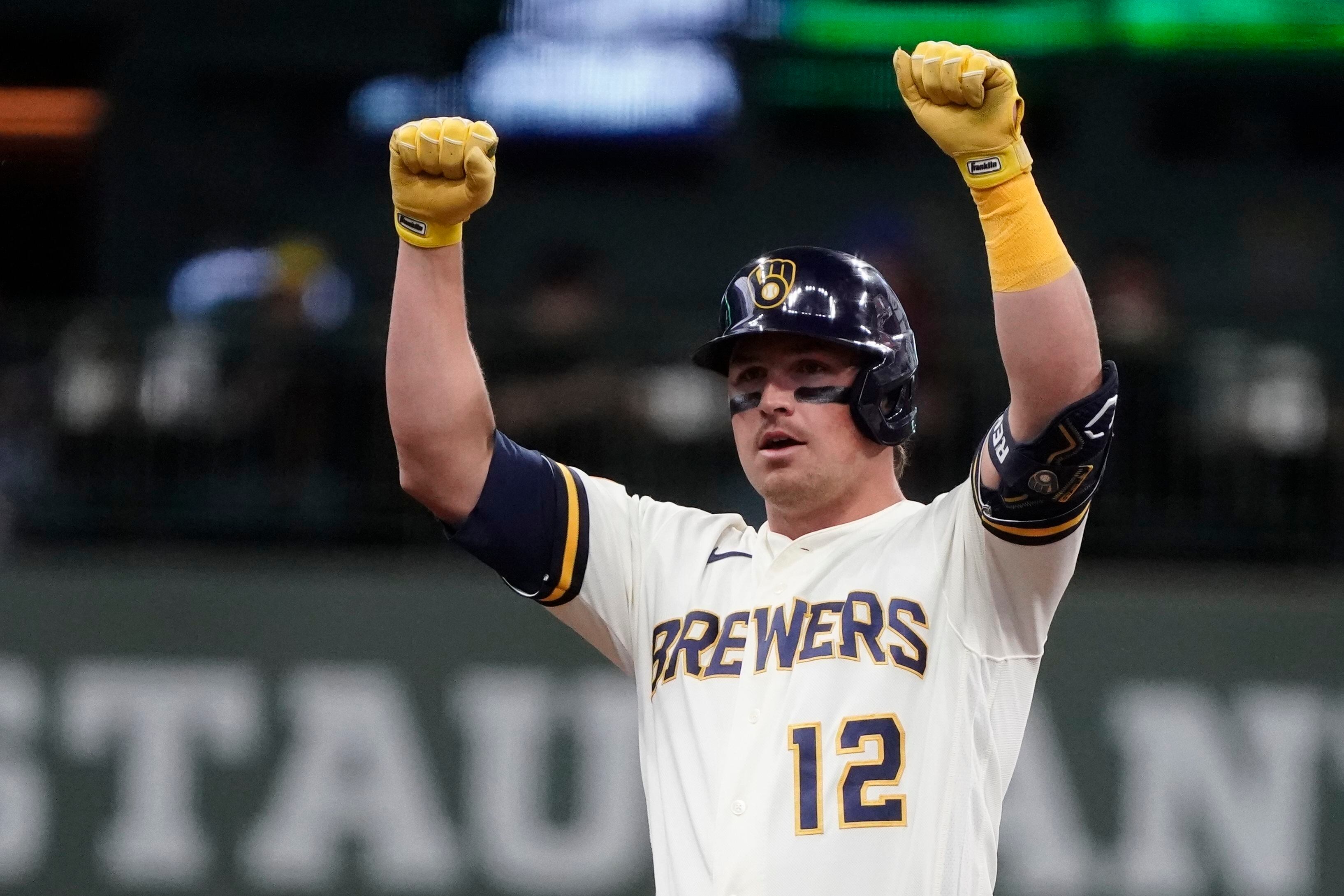 Brewers SS Willy Adames leaves game with right ankle sprain