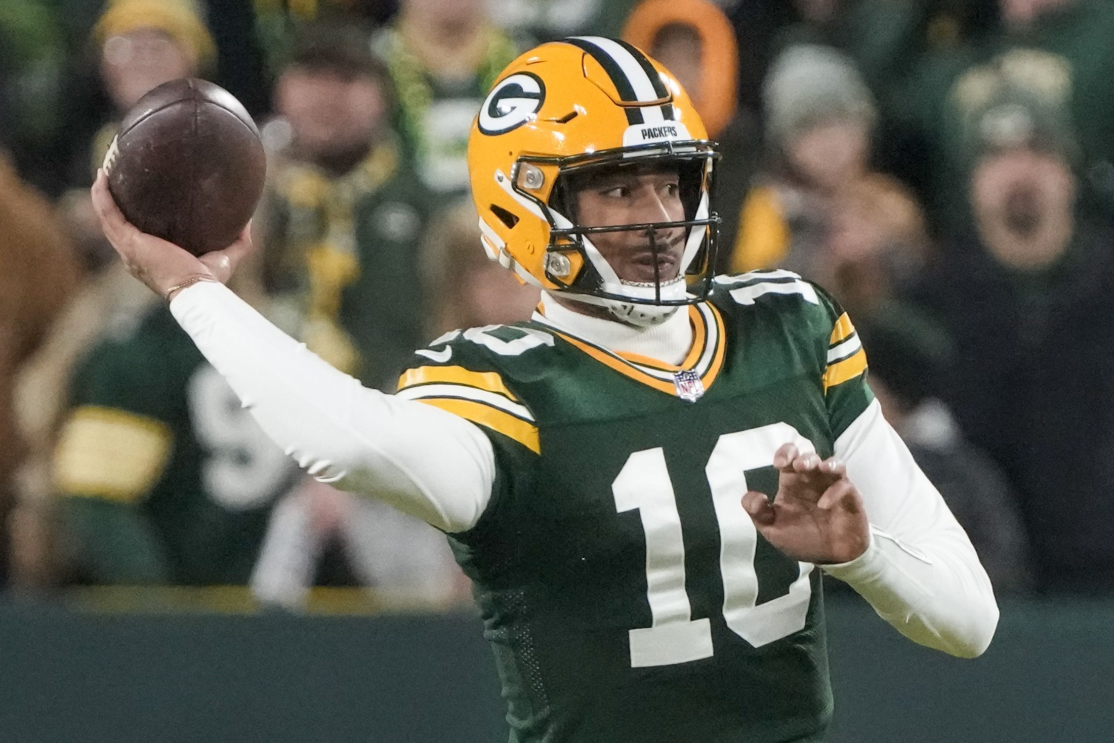 Aaron Rodgers: Veteran quarterback signs contract extension with