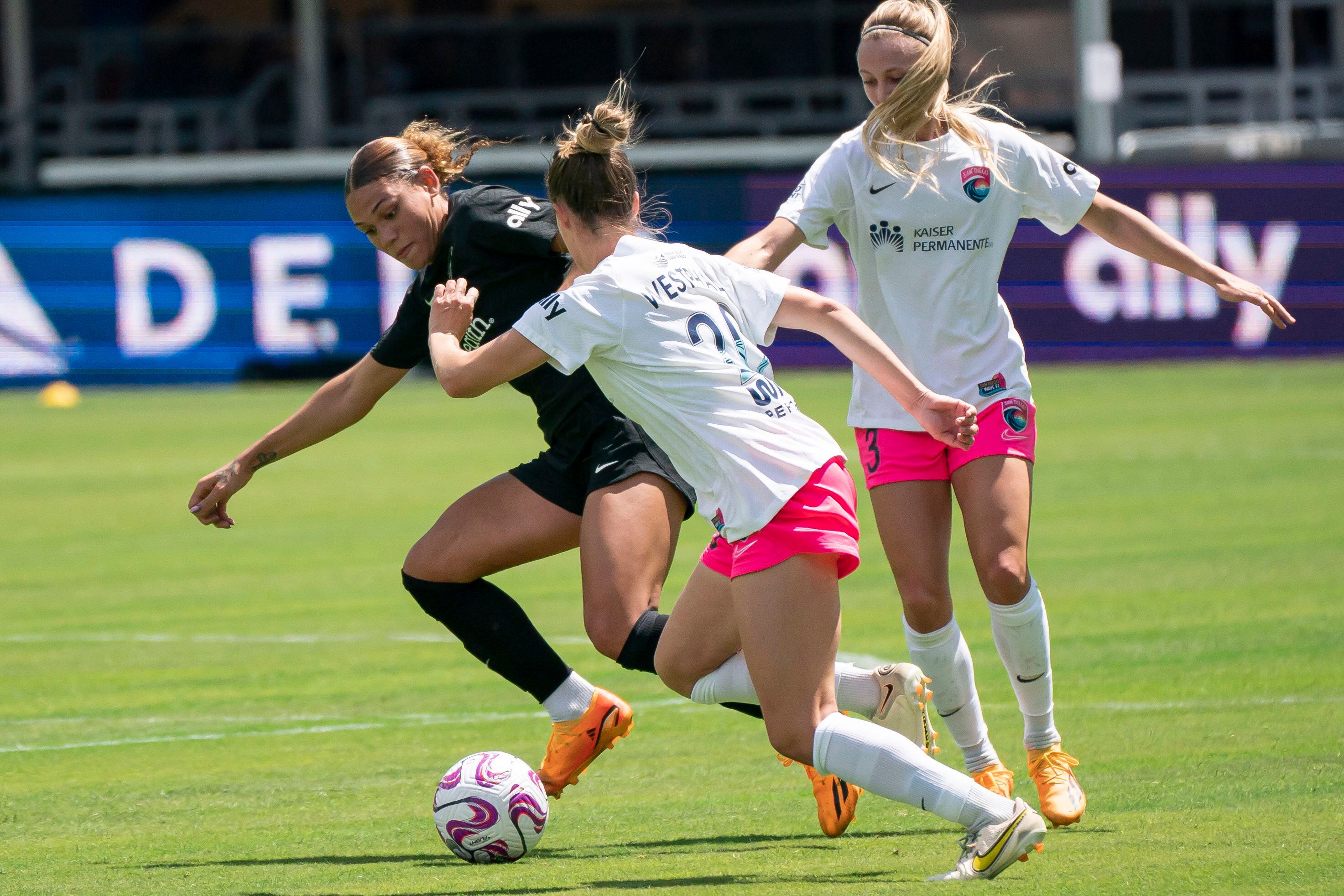 National Women's Soccer League on X: Reign go undefeated in group