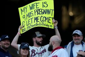 Maddux returns to Atlanta, throws out ceremonial first pitch