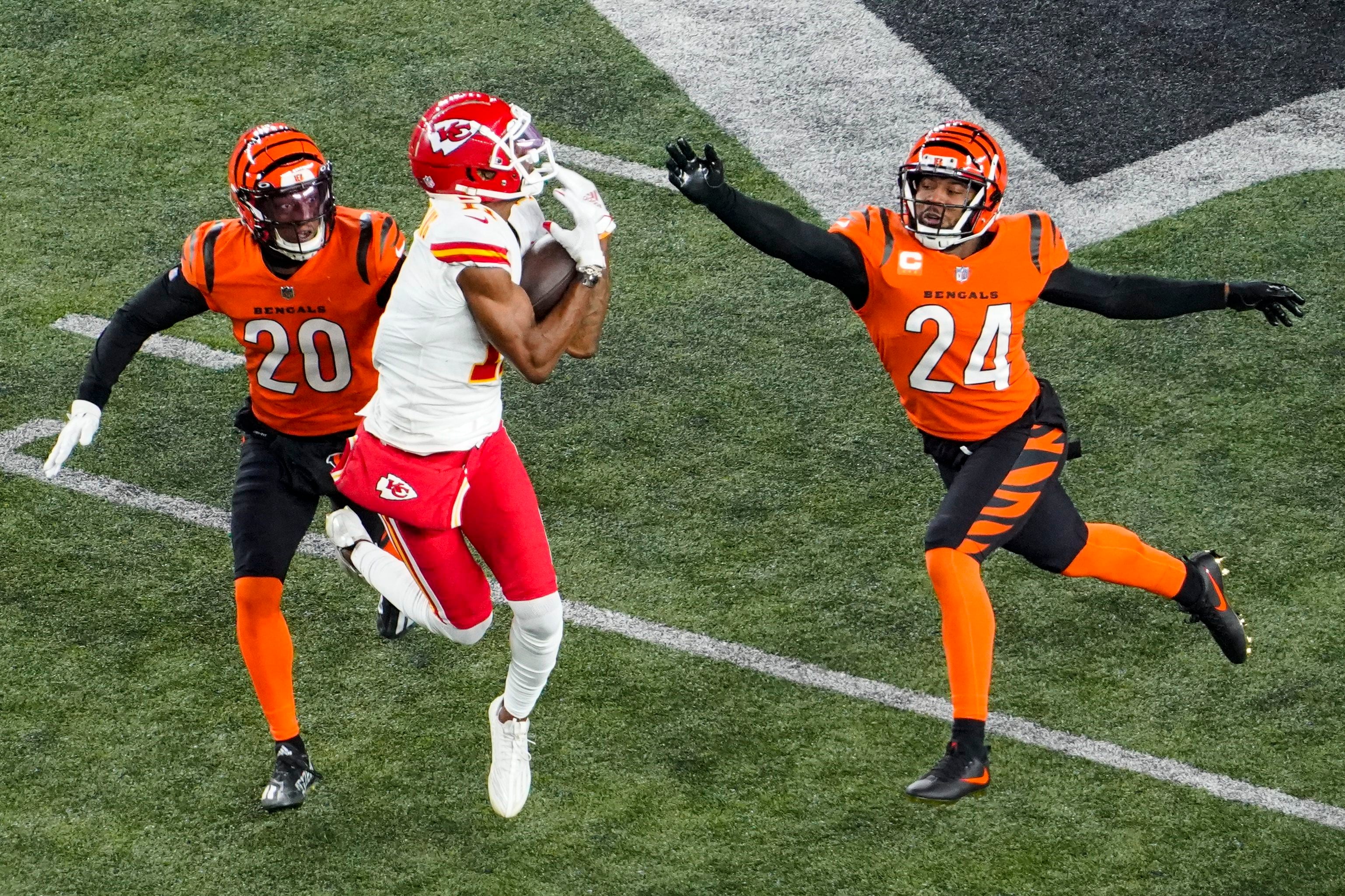 Burrow tops Mahomes again, rallies Bengals past Chiefs 27-24