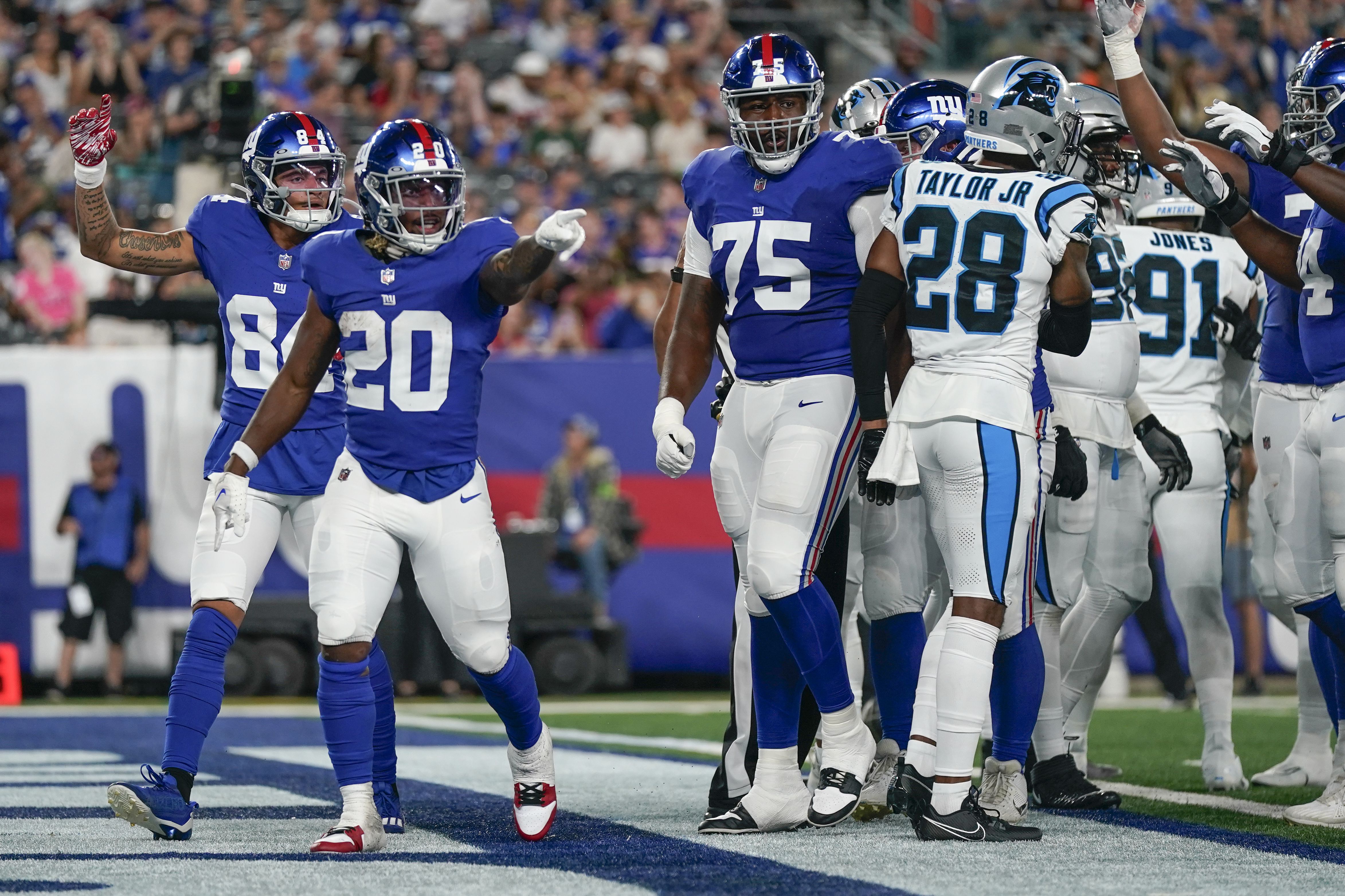 Jones plays like $40 million man for Giants in win over Panthers