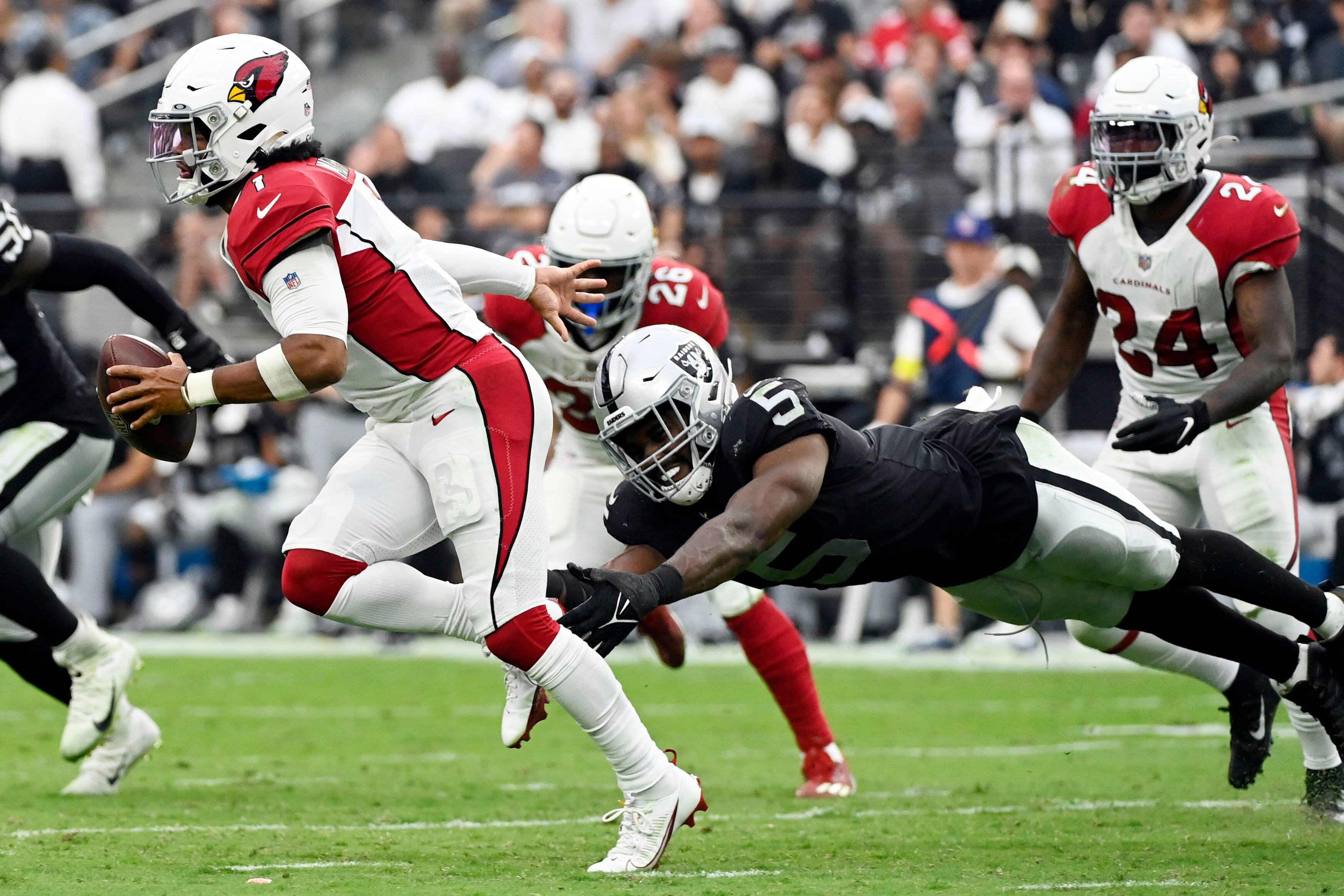 Cardinals' Kyler Murray pulls off incredible scramble for 2-point