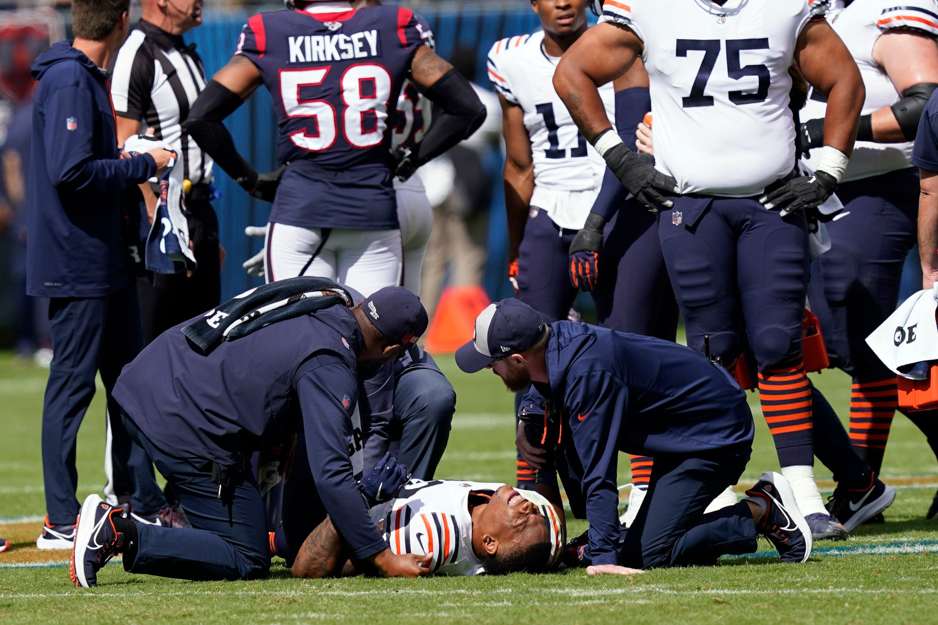 Bears put WR Byron Pringle on IR after injuring calf against