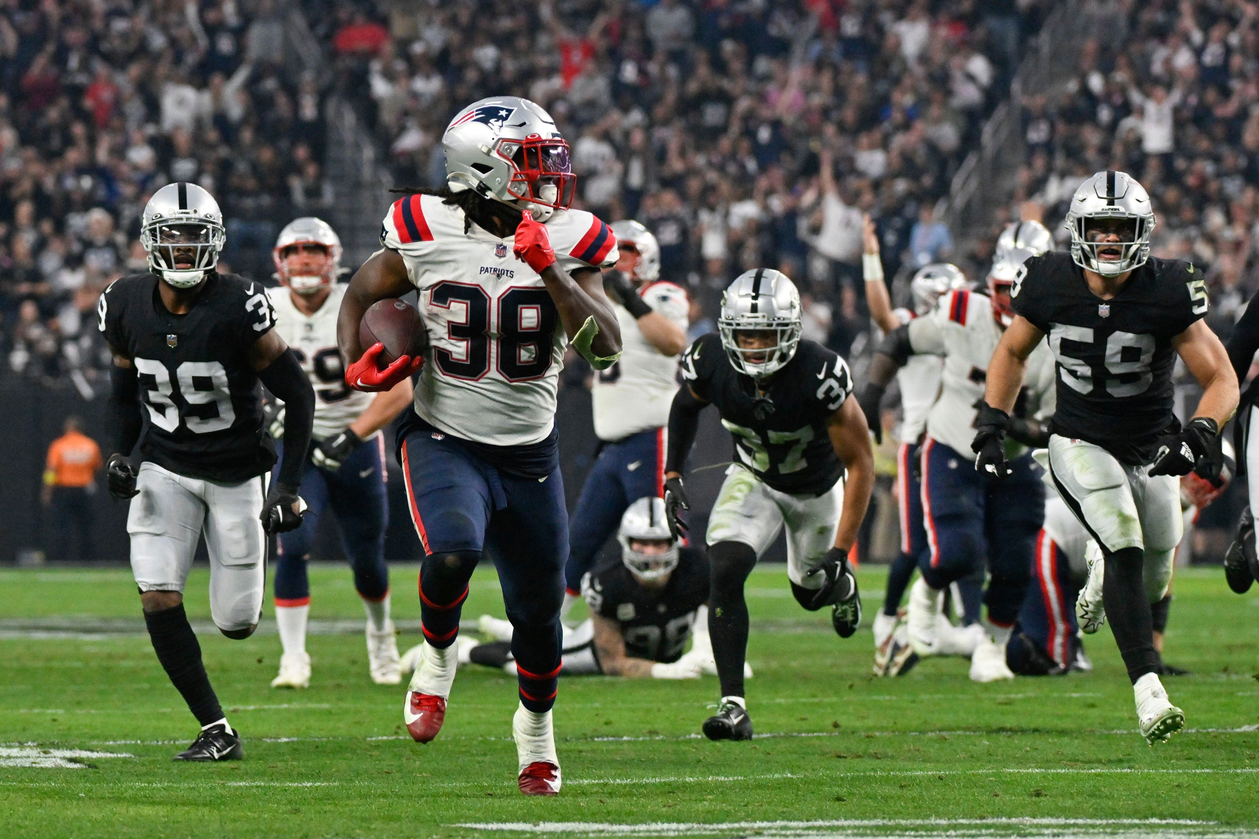 Chandler Jones snags lateral on wild final play as Las Vegas Raiders stun  Patriots 