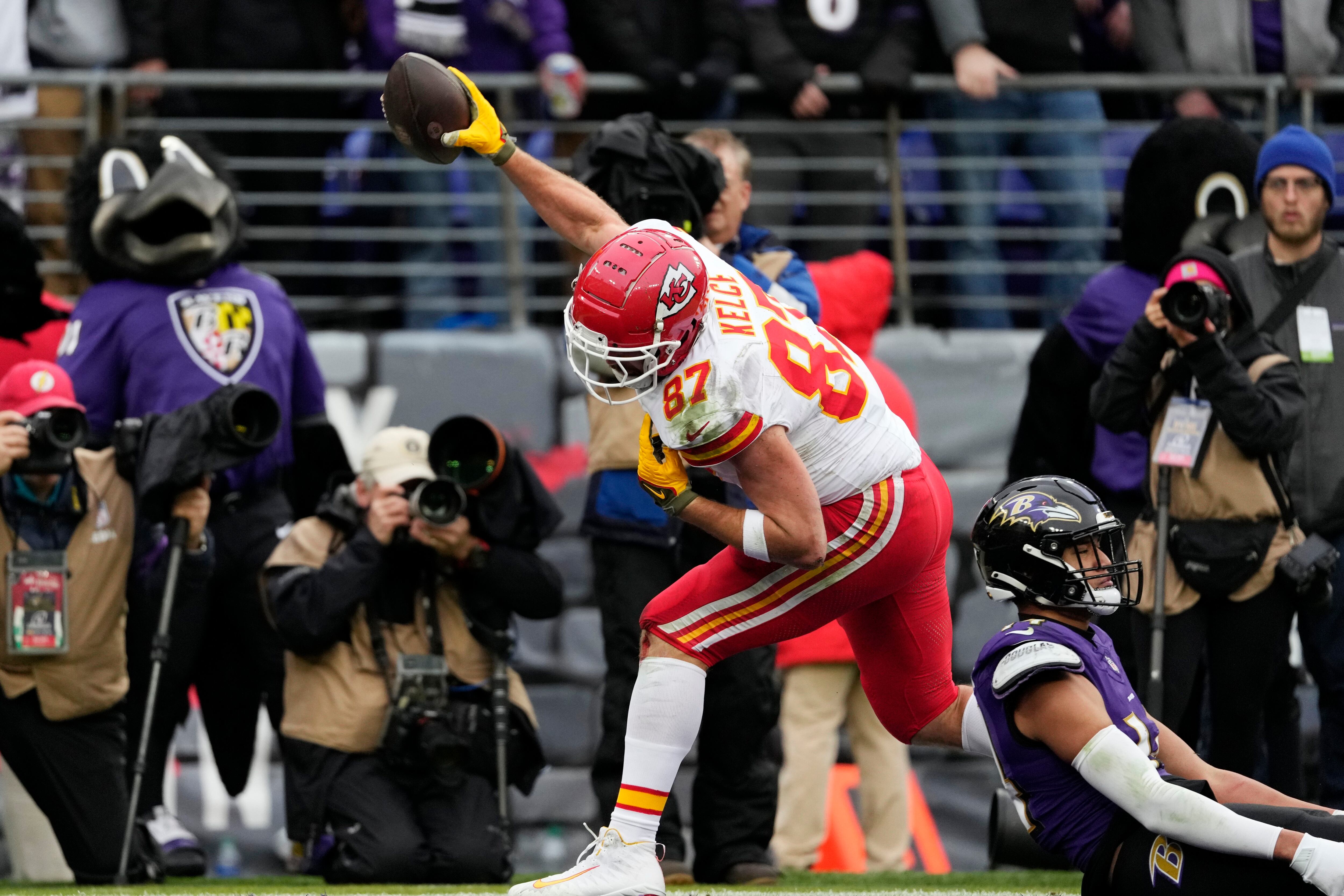 Another big game by Travis Kelce gets the Chiefs back to the Super
