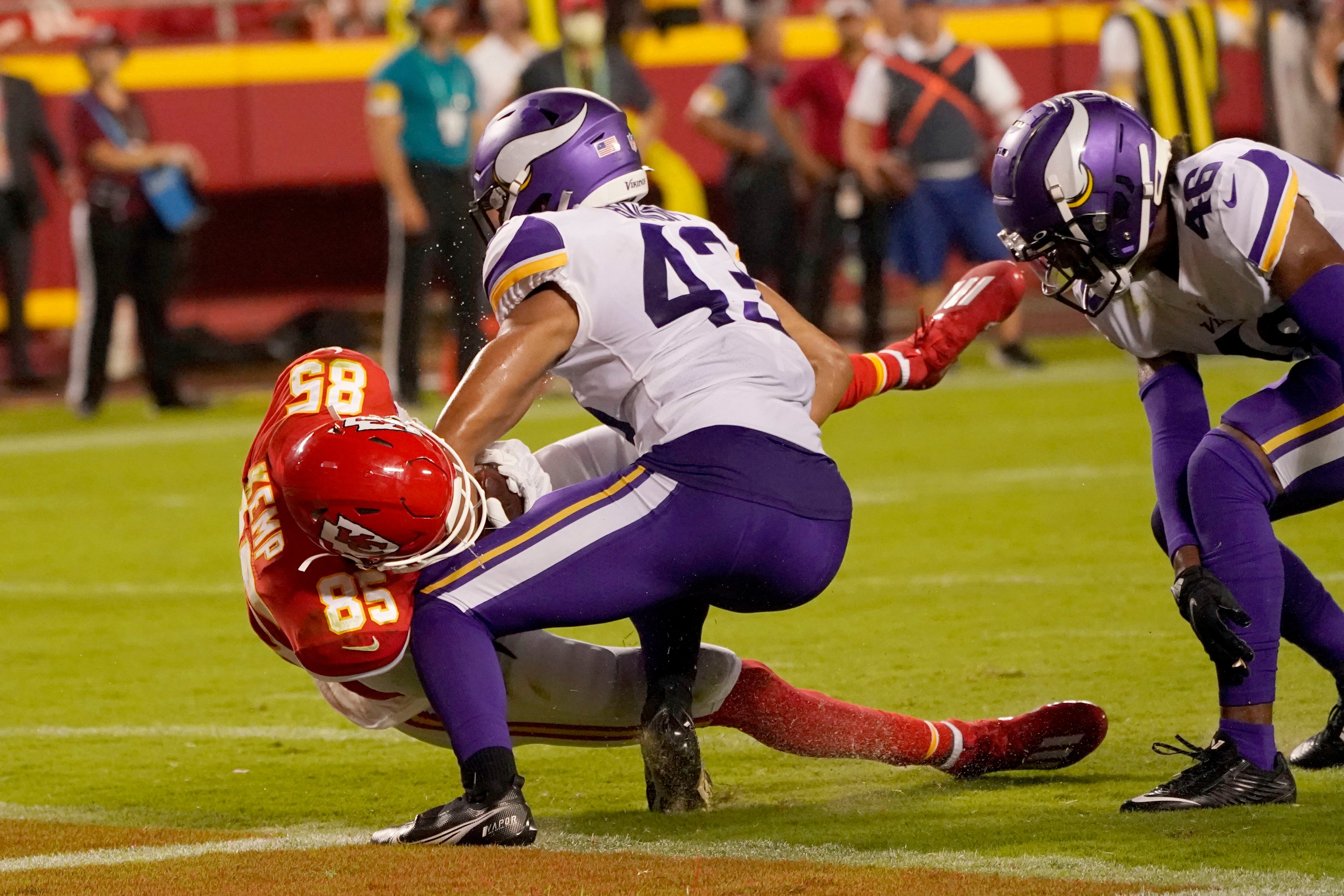 Mahomes sharp as Chiefs roll to 28-25 victory over Vikings