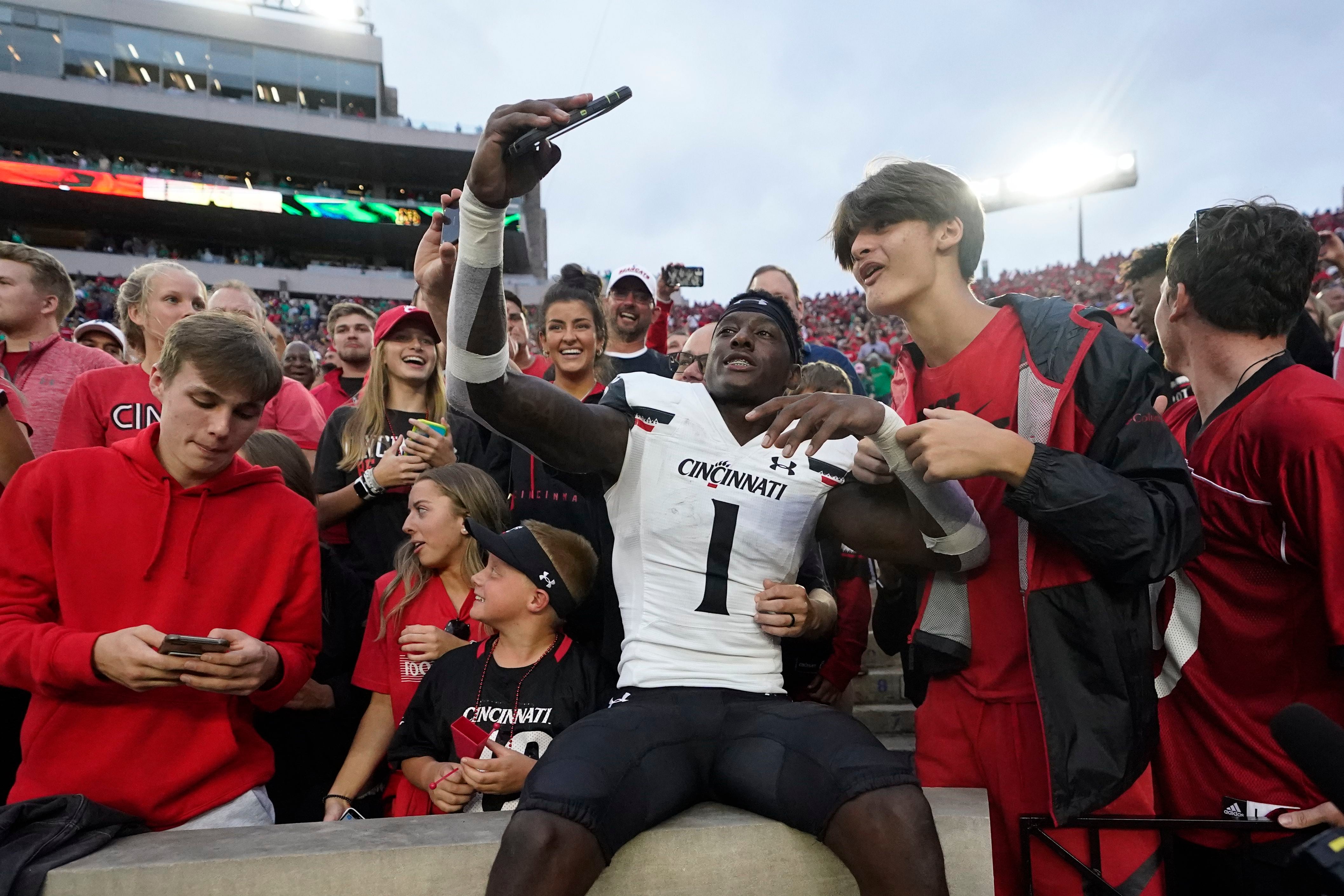 Desmond Ridder, No. 7 Cincinnati beat No. 9 Notre Dame 24-13