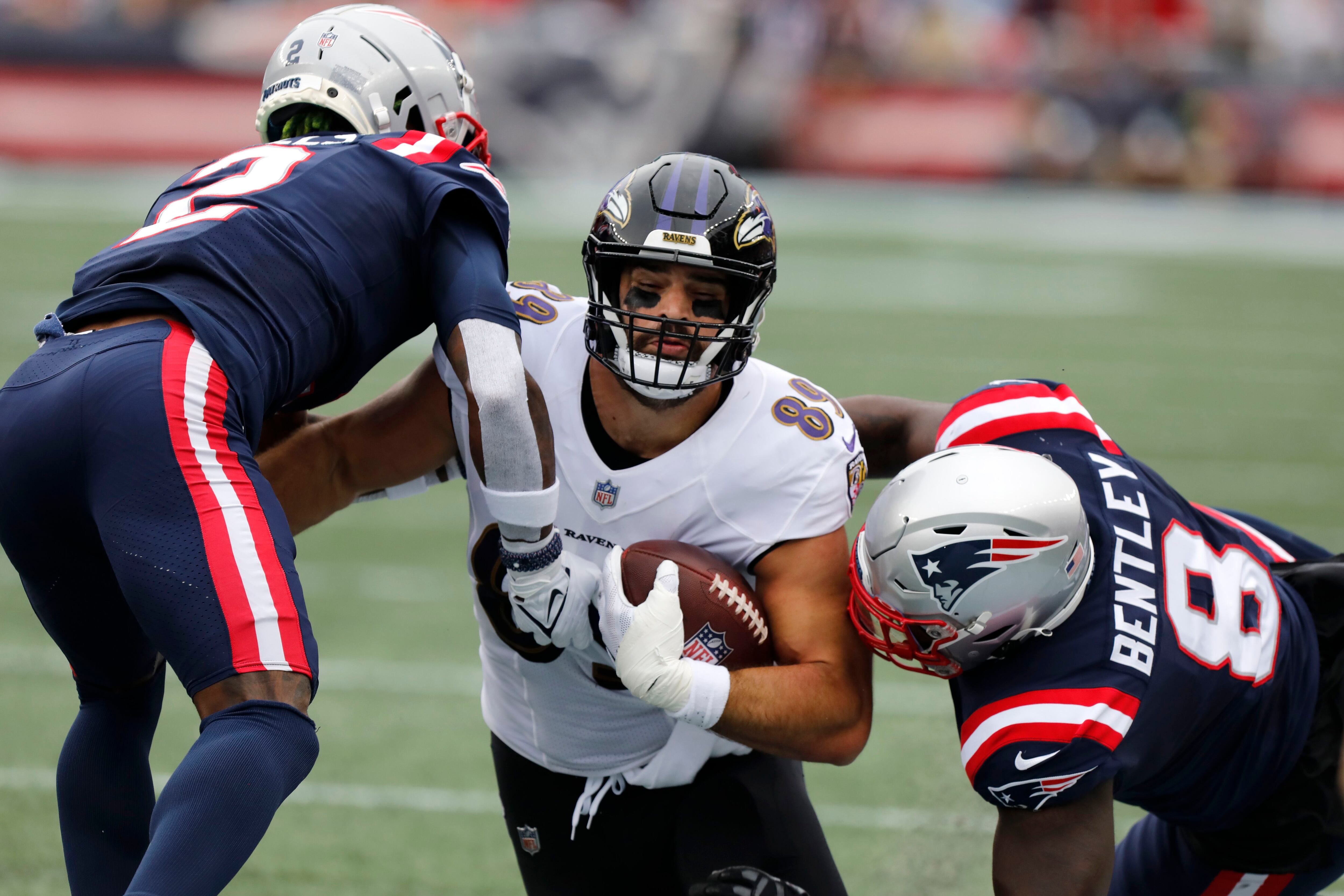 Jackson accounts for 5 TDs, Ravens hold off Patriots 37-26 - The