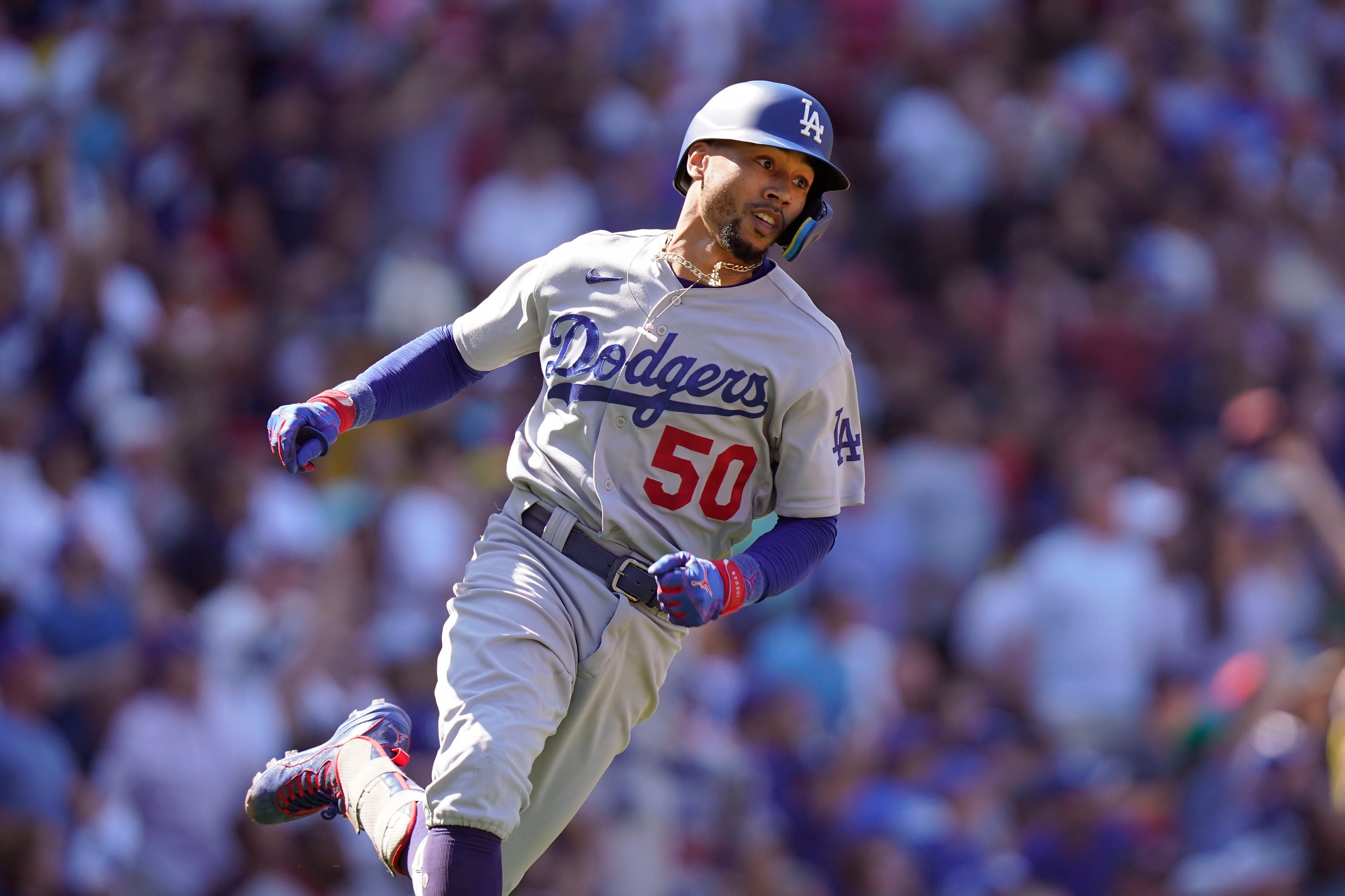 Home run in first career at-bat!! Dodgers' James Outman hits homer, family  goes crazy in crowd! 