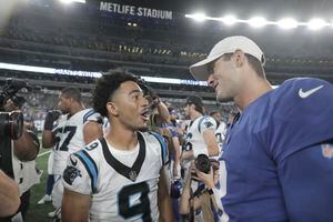 Photos: The Giants host the Panthers in the home opener at MetLife