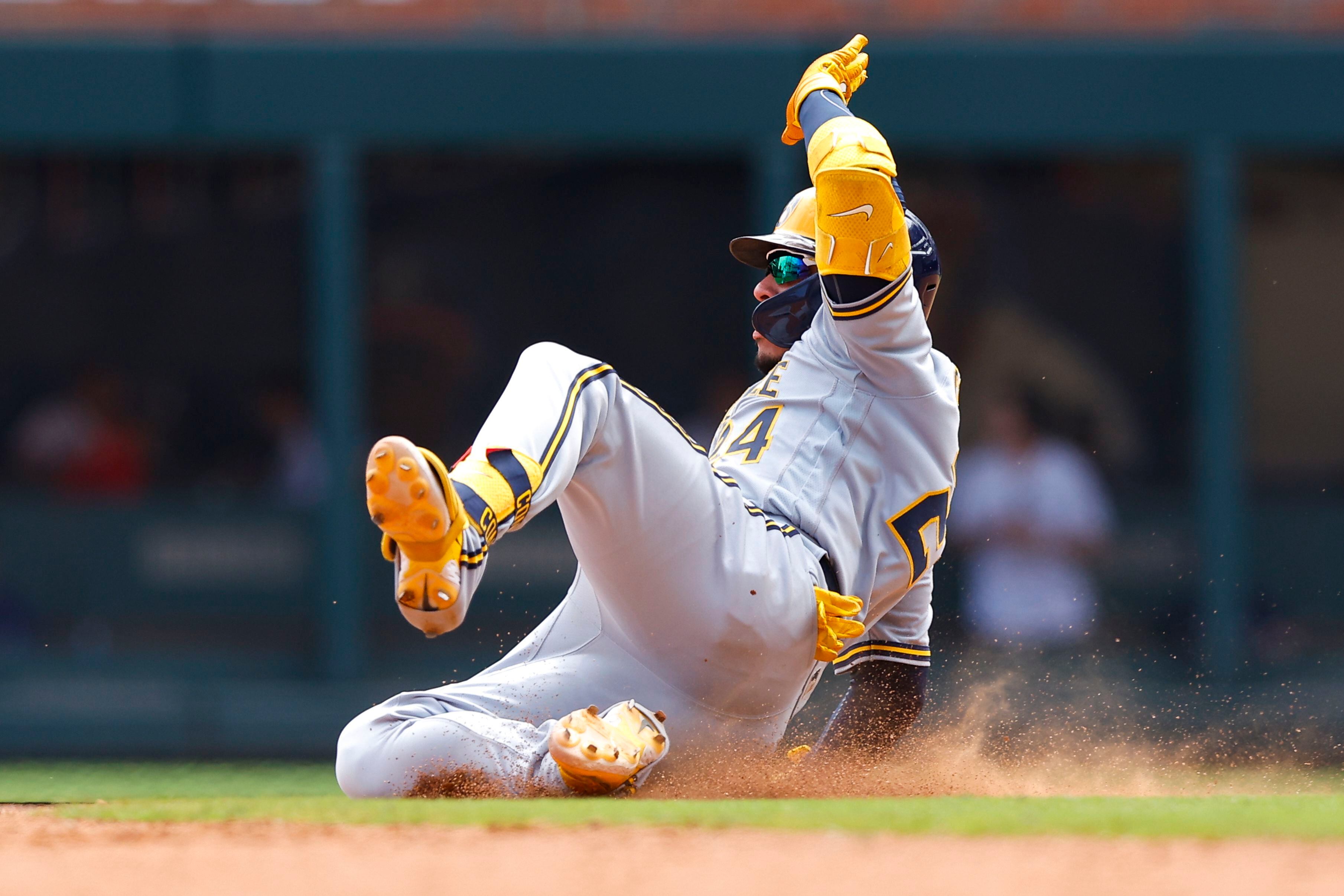 Arcia's pinch hit in 8th lifts Brewers over Pirates 6-5