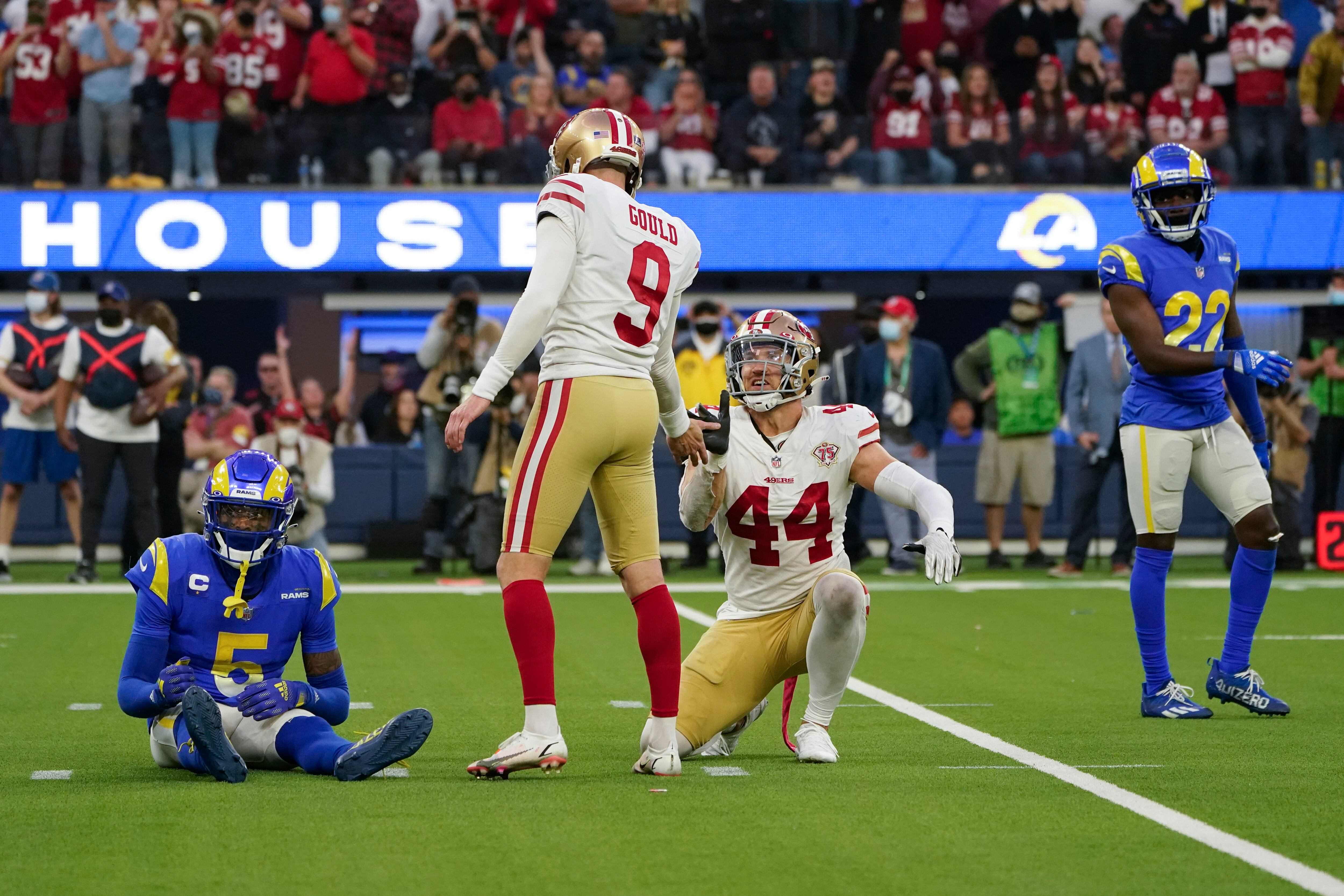 Los Angeles Rams linebacker Troy Reeder (51) during a time out