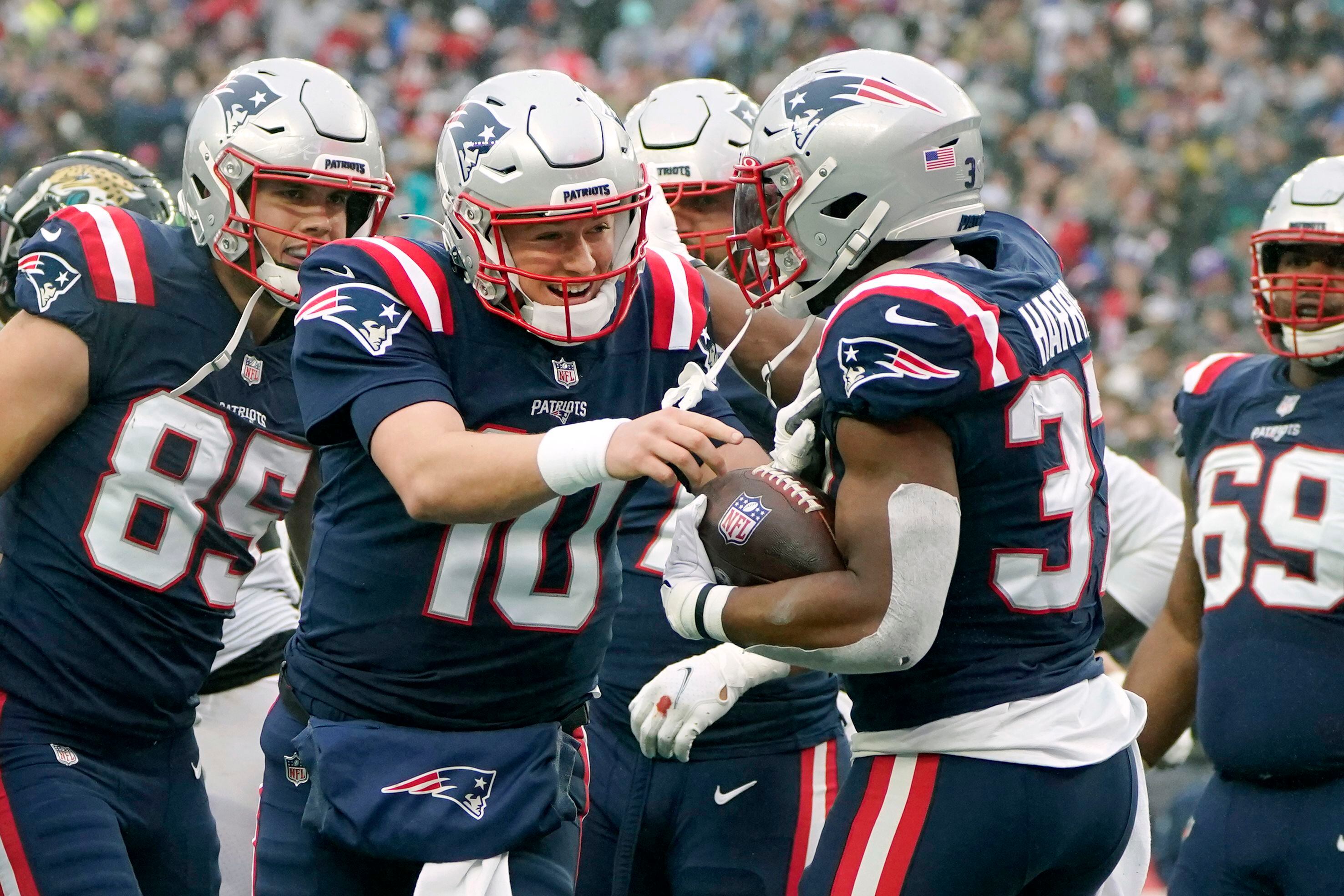 Dugger, Hightower active for Pats' playoff game versus Bills