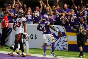 Buccaneers top Vikings 20-17 as Baker Mayfield finishes strong in his debut