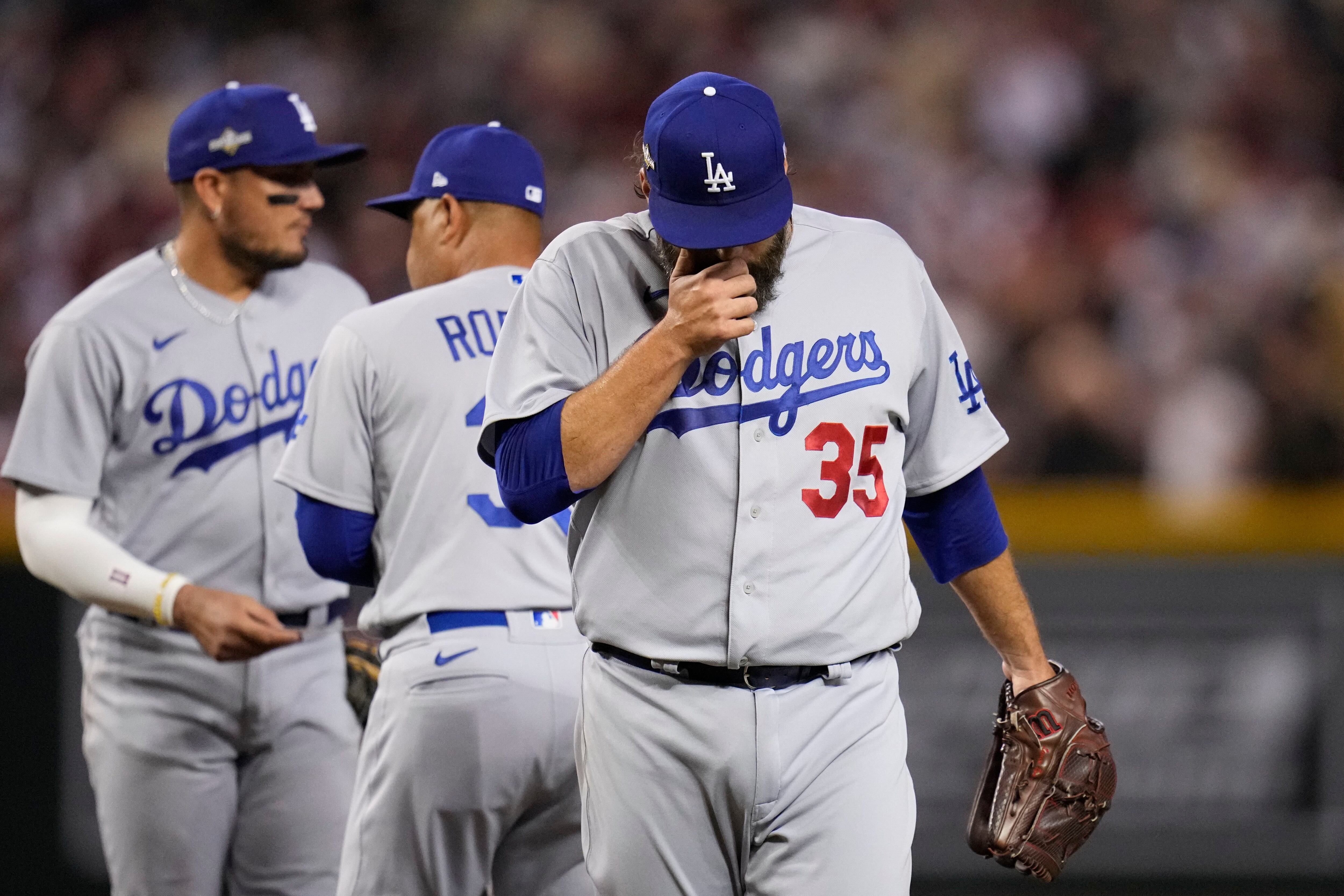 Clayton Kershaw strikes out 9 in Dodgers' 6-0 win over Reds